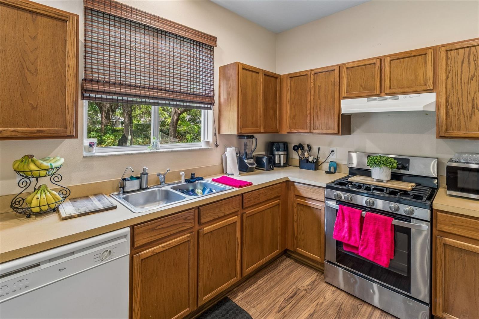 Image 18 of 57 For 2401 Silvermoss Drive