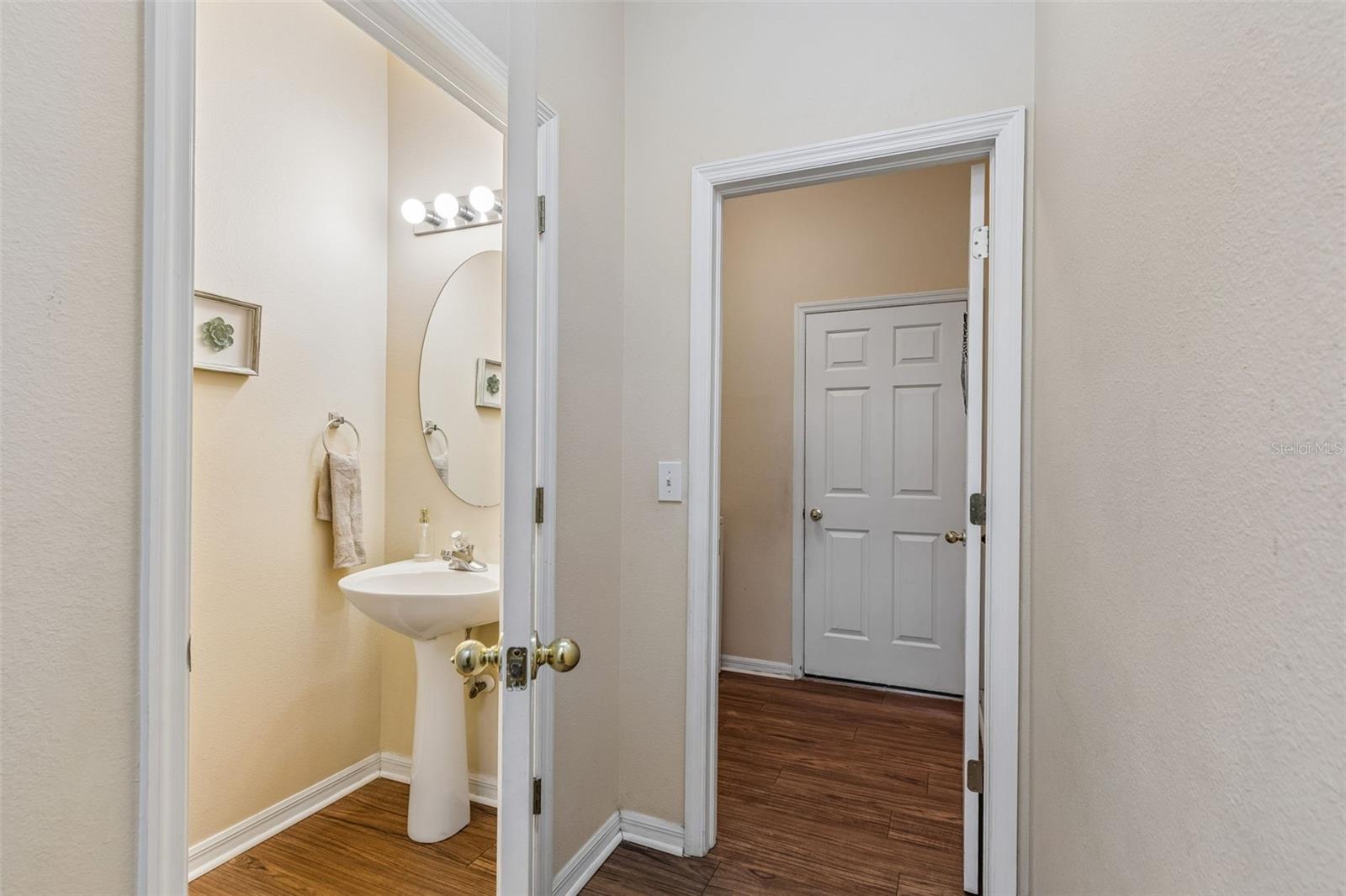 Image 20 of 57 For 2401 Silvermoss Drive