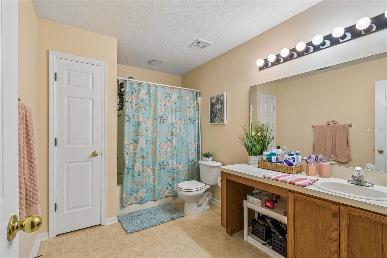 Image 25 of 57 For 2401 Silvermoss Drive