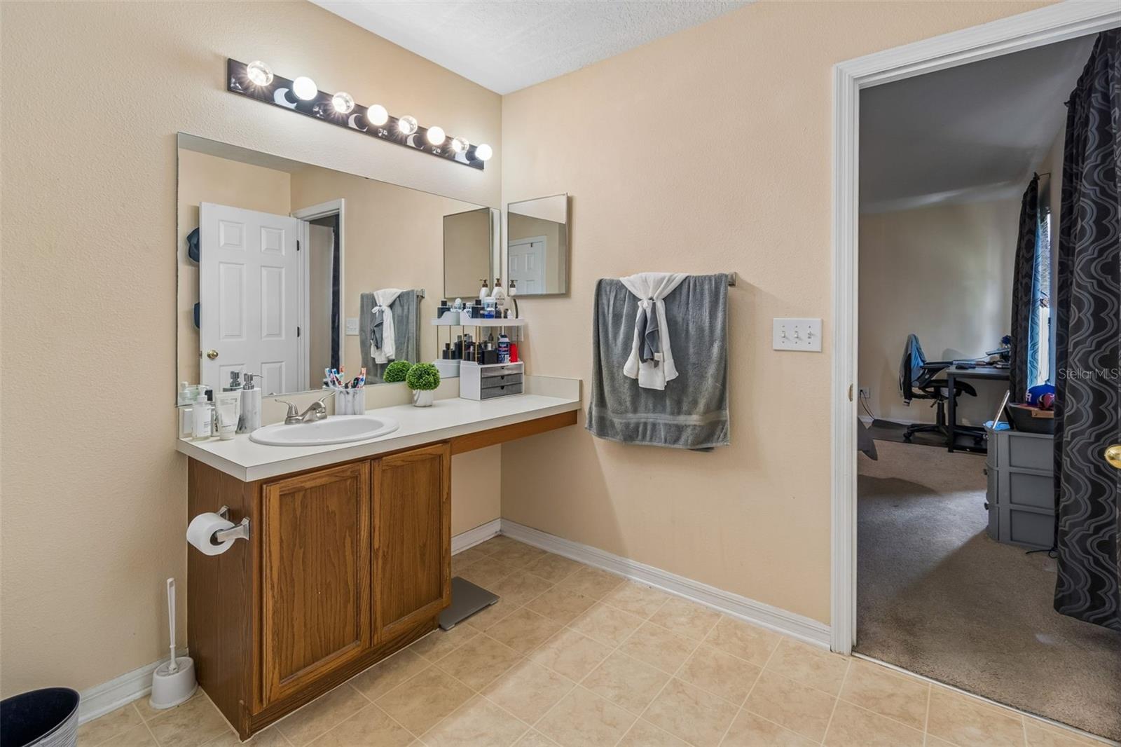 Image 35 of 57 For 2401 Silvermoss Drive