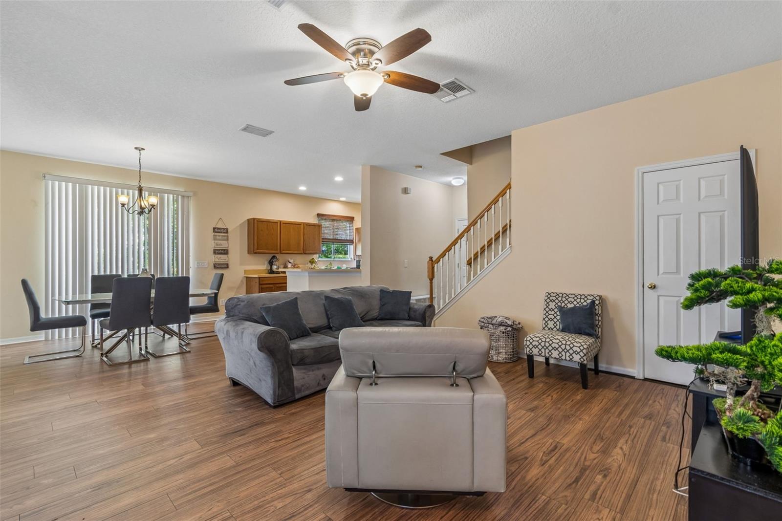 Image 6 of 57 For 2401 Silvermoss Drive