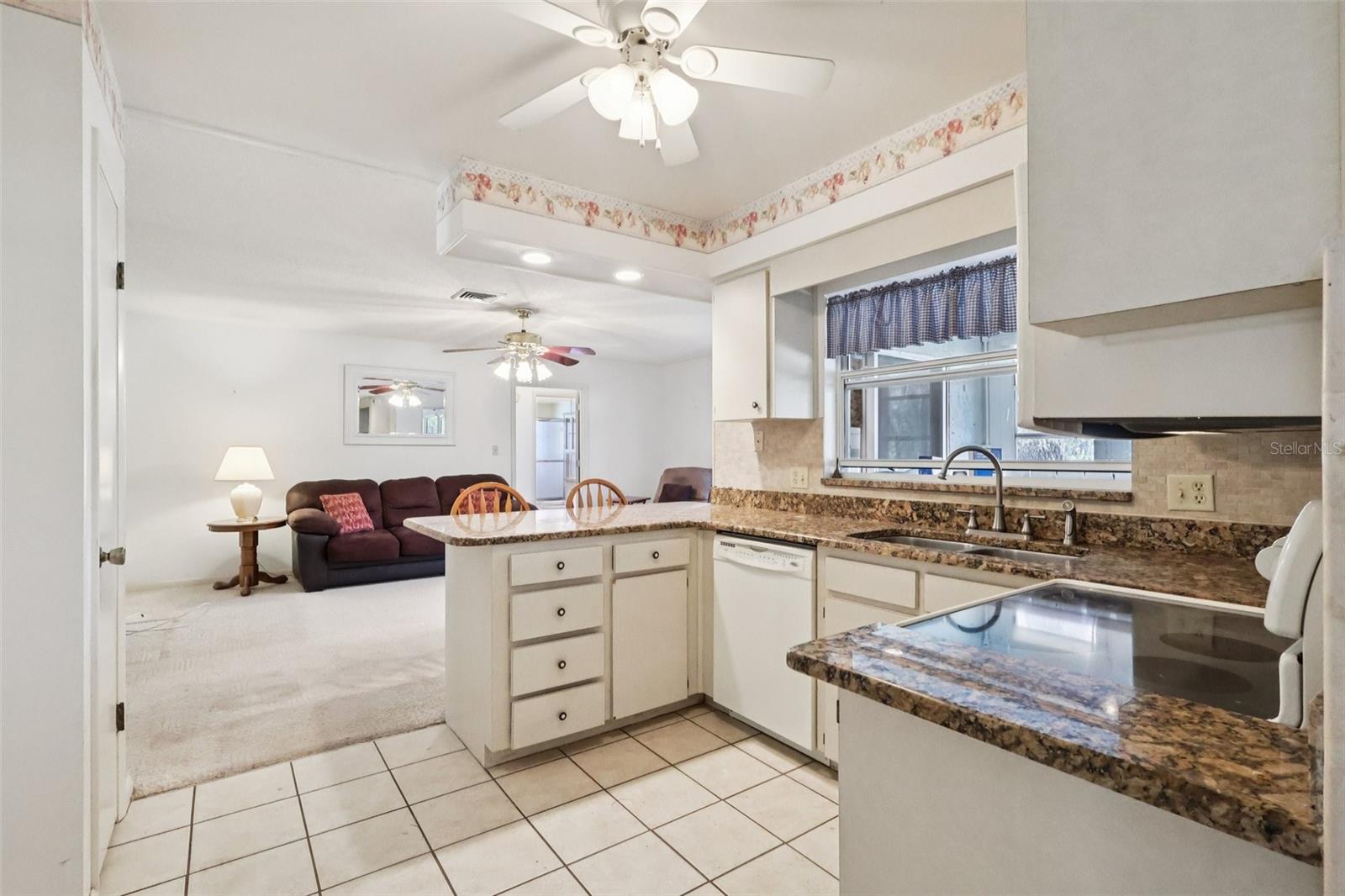 Image 7 of 22 For 12 Sun Air Boulevard E