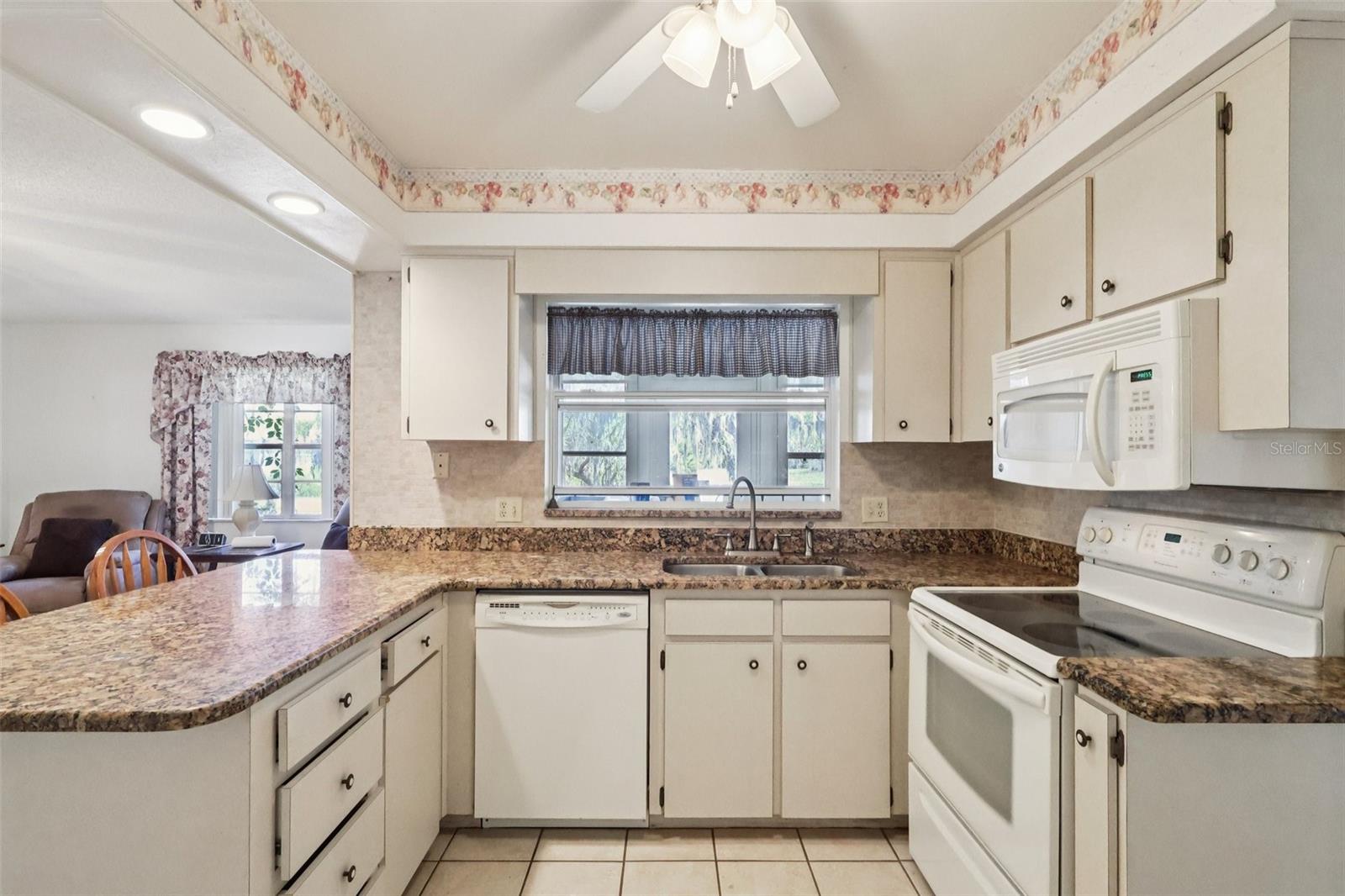 Image 8 of 22 For 12 Sun Air Boulevard E