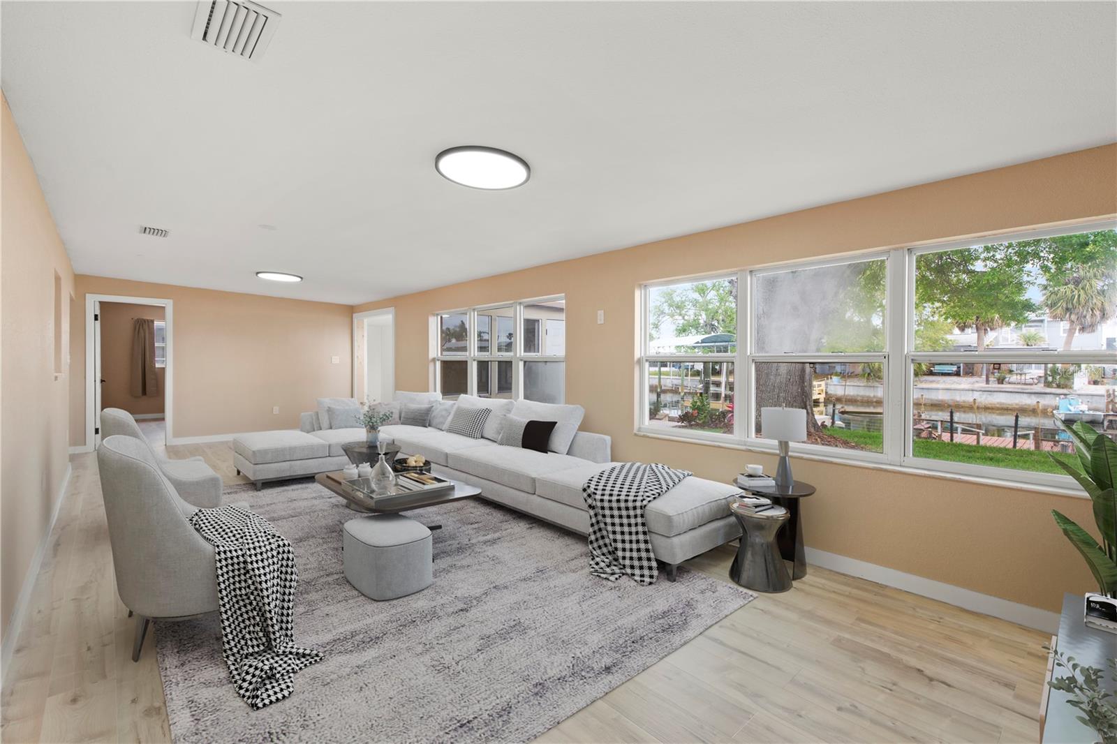 Listing photo id 10 for 13626 Allyn Drive