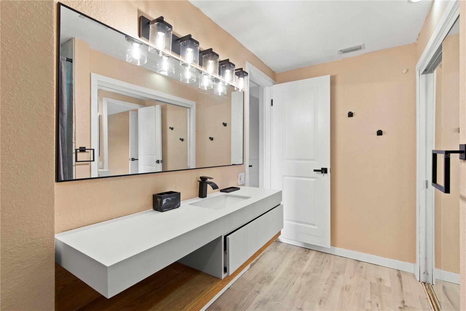 Listing photo id 11 for 13626 Allyn Drive