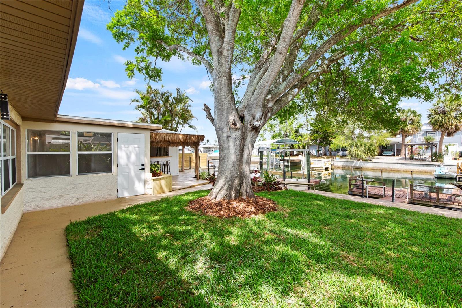 Listing photo id 16 for 13626 Allyn Drive