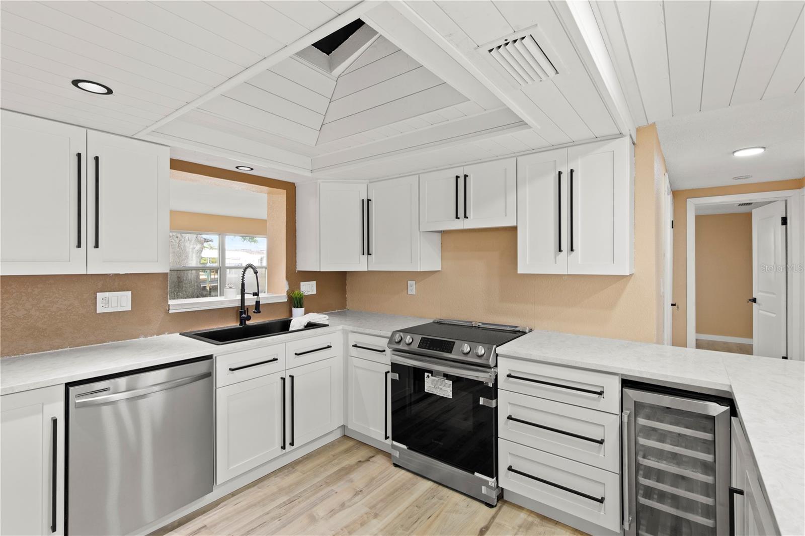 Listing photo id 5 for 13626 Allyn Drive