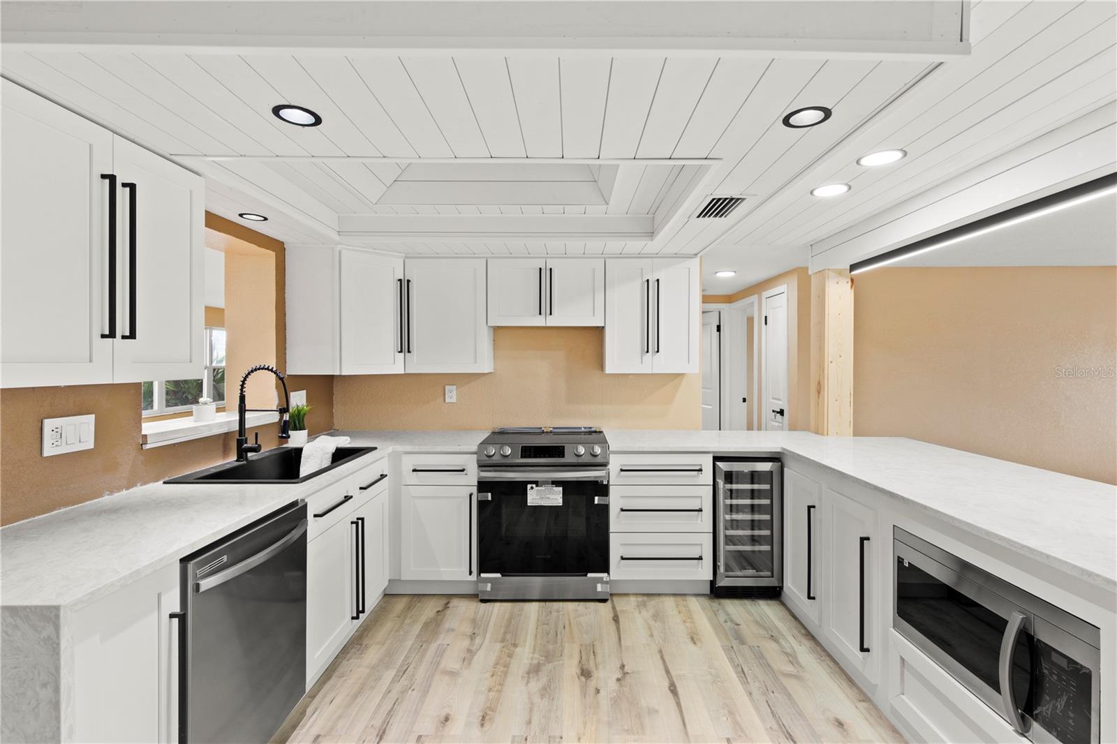 Listing photo id 7 for 13626 Allyn Drive