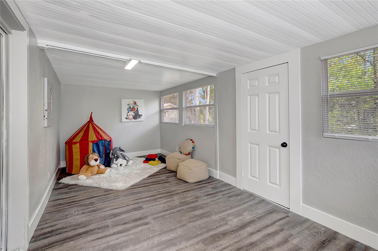 Image 20 of 46 For 16133 Ravendale Drive