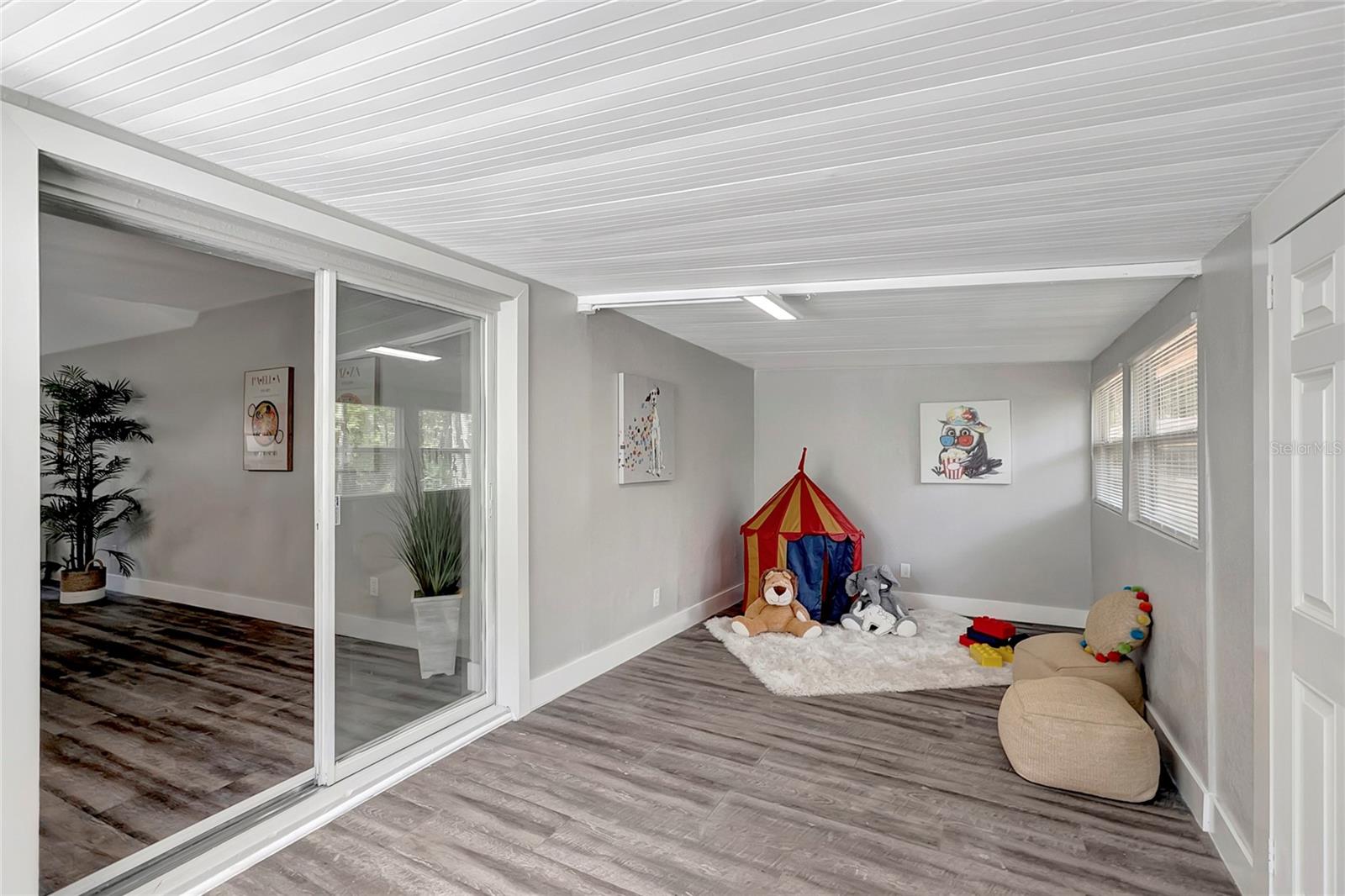 Image 21 of 46 For 16133 Ravendale Drive