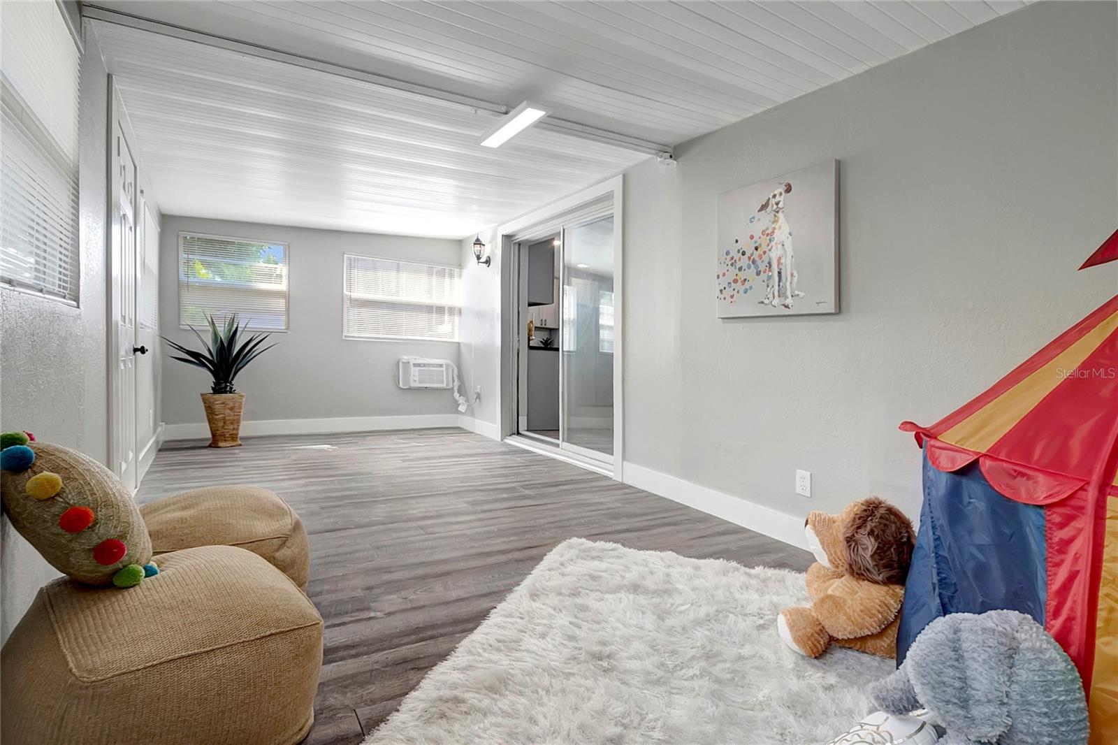 Image 22 of 46 For 16133 Ravendale Drive