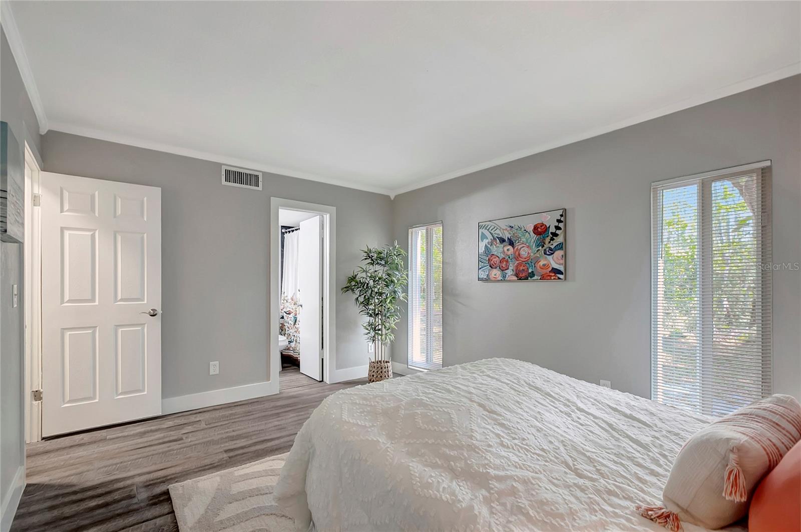 Image 24 of 46 For 16133 Ravendale Drive