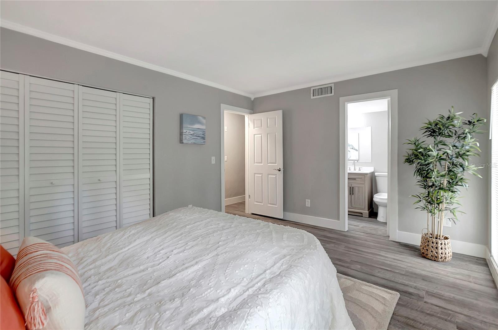 Image 25 of 46 For 16133 Ravendale Drive