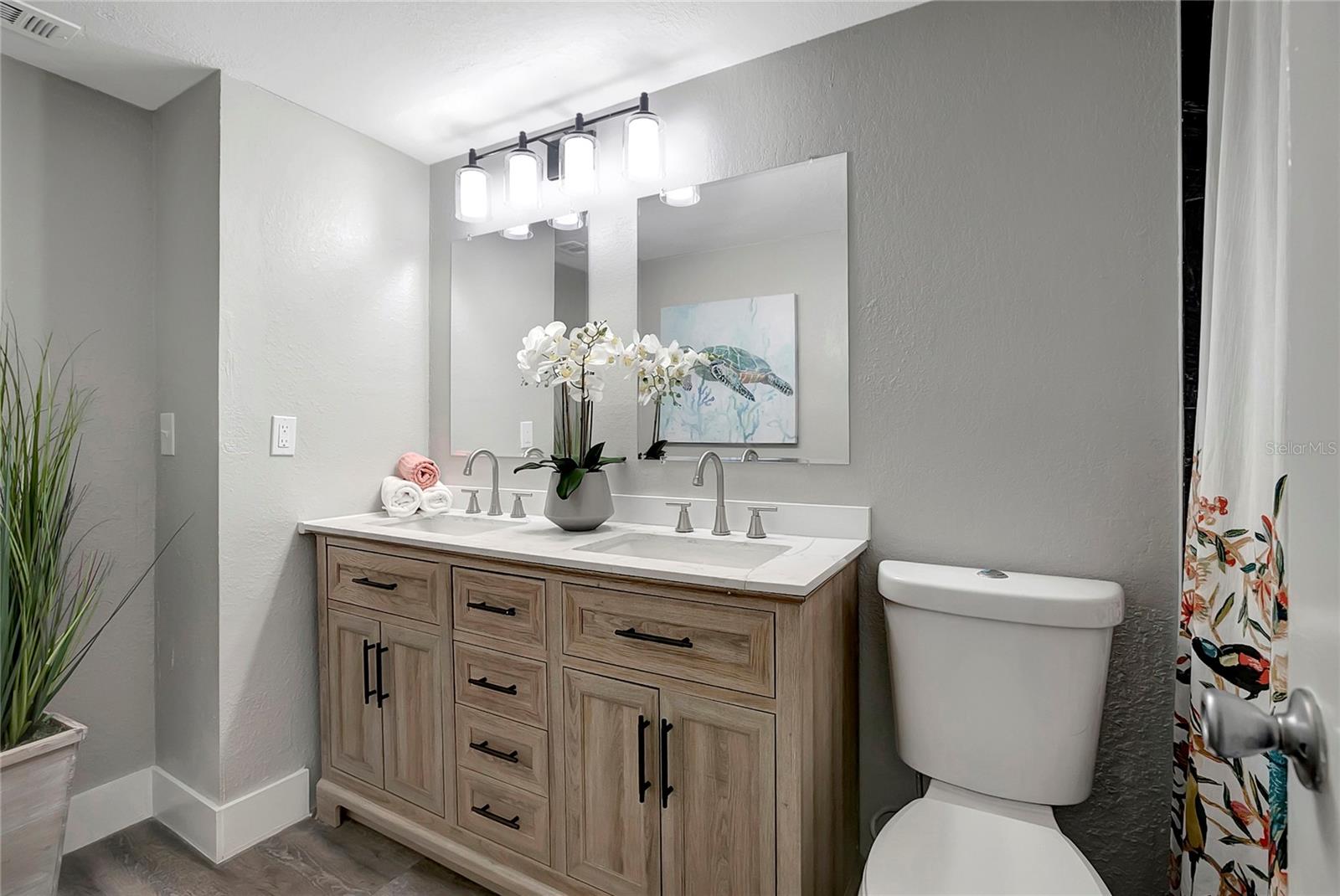 Image 26 of 46 For 16133 Ravendale Drive