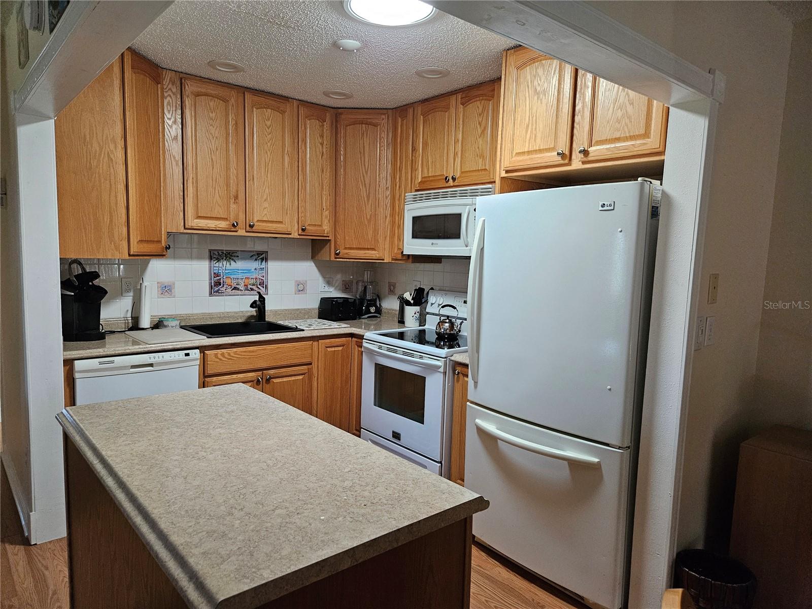 Image 15 of 37 For 1905 Canterbury Lane E-9