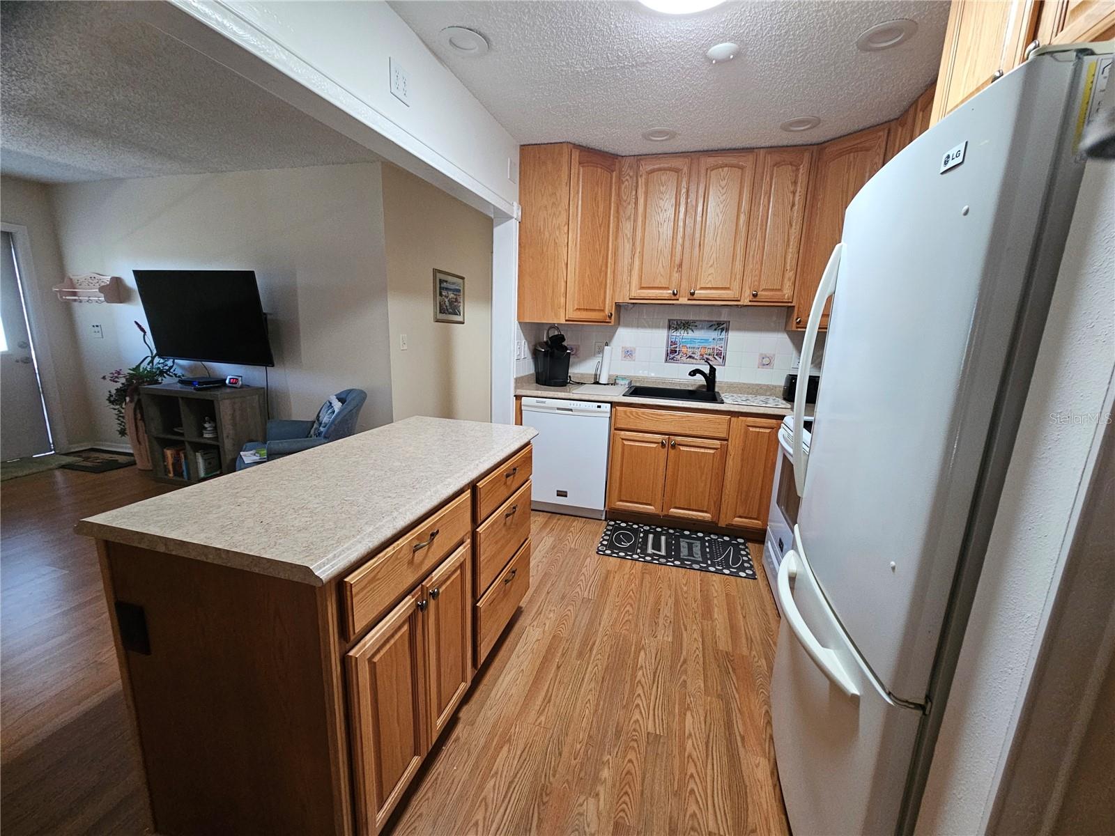 Image 16 of 37 For 1905 Canterbury Lane E-9