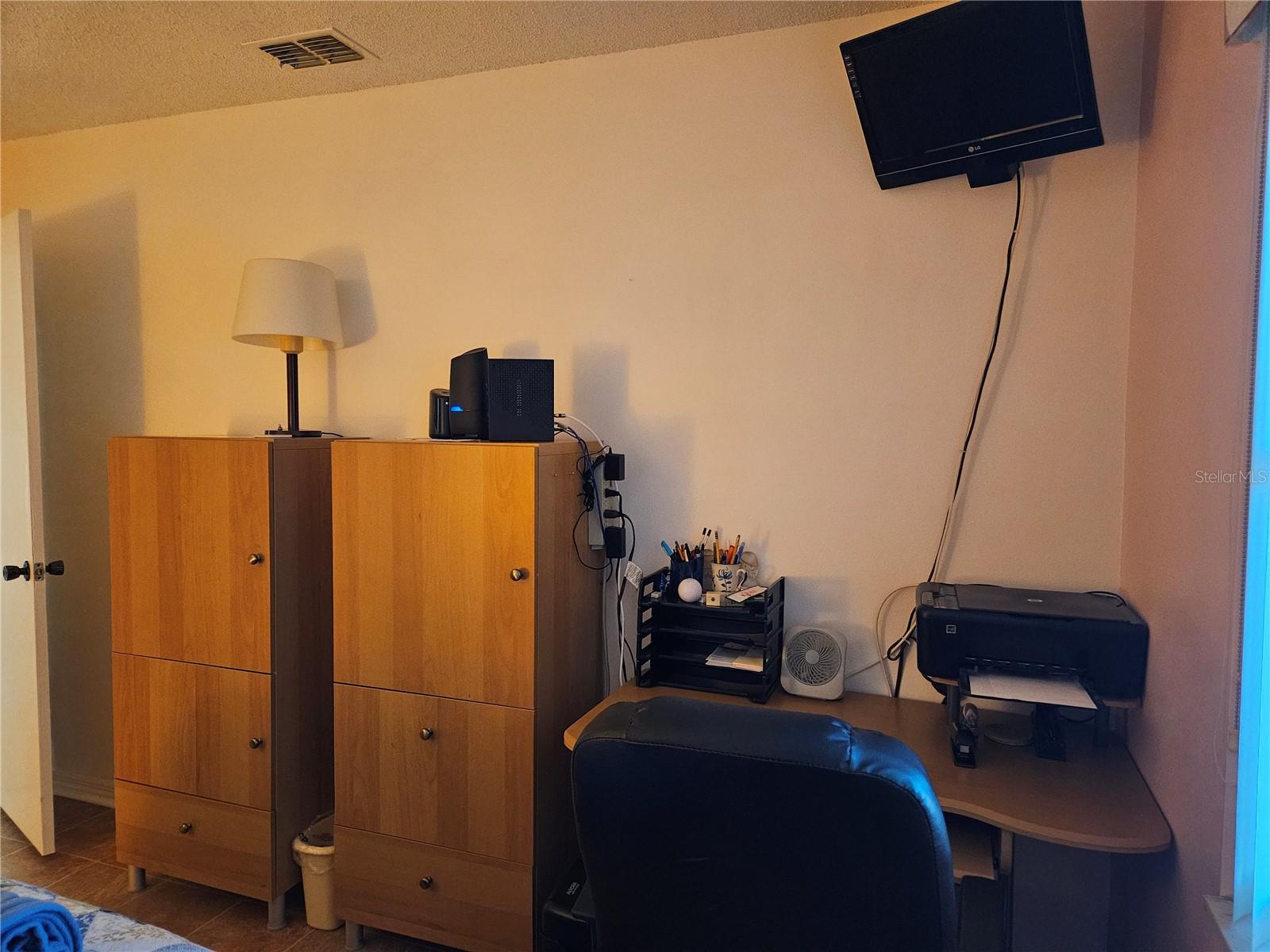 Image 19 of 37 For 1905 Canterbury Lane E-9