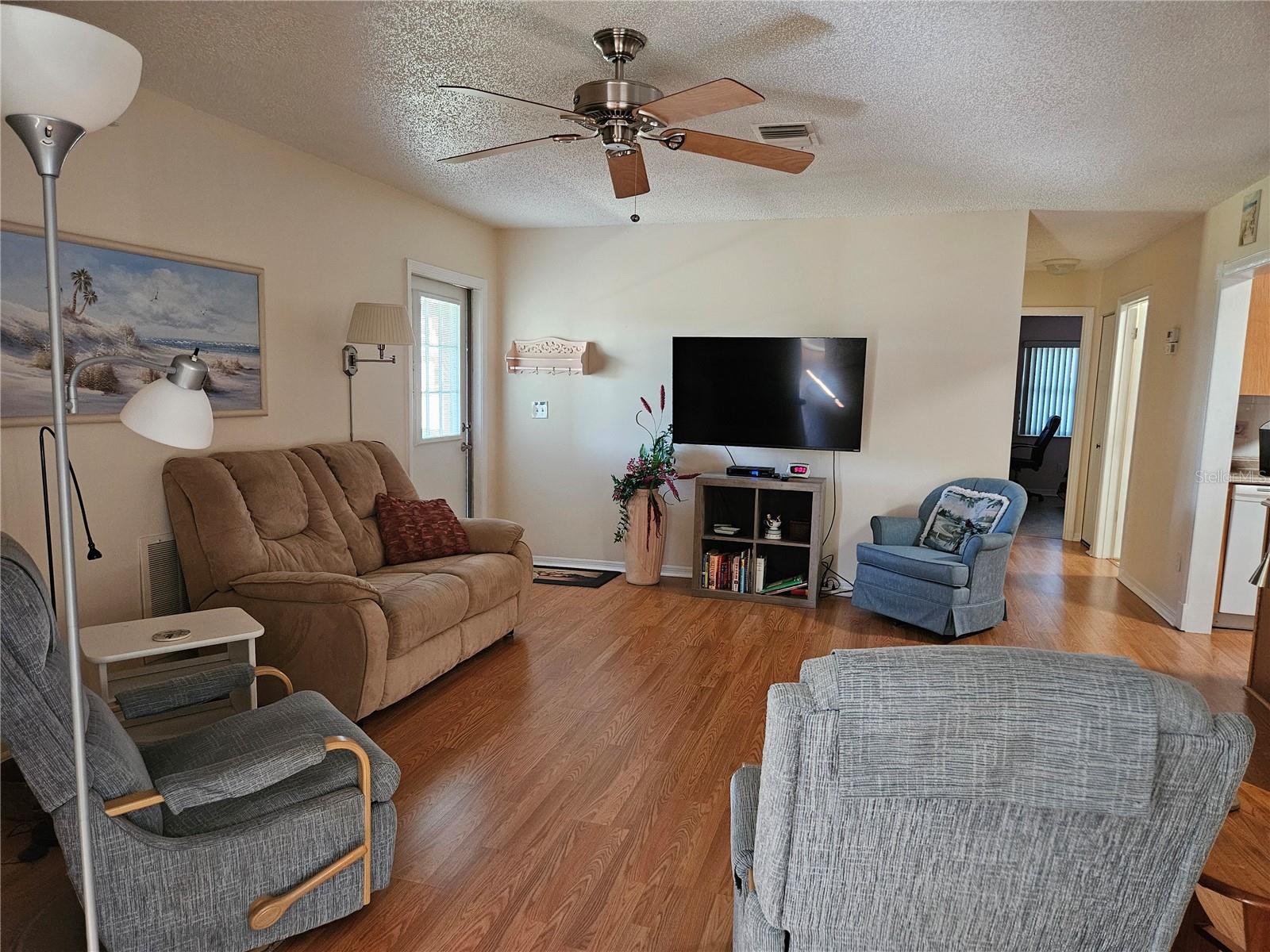 Image 7 of 37 For 1905 Canterbury Lane E-9