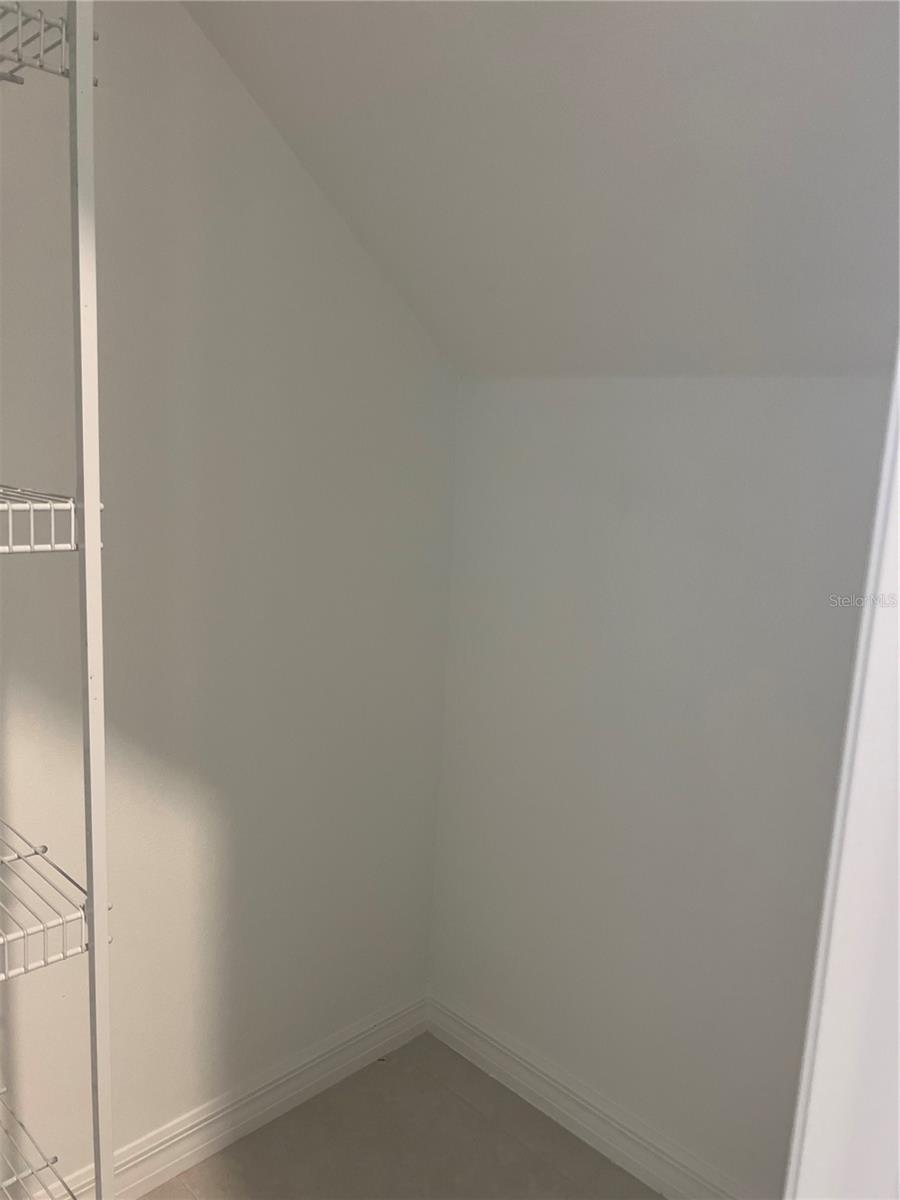 Image 16 of 39 For 9058 Gallantree Place