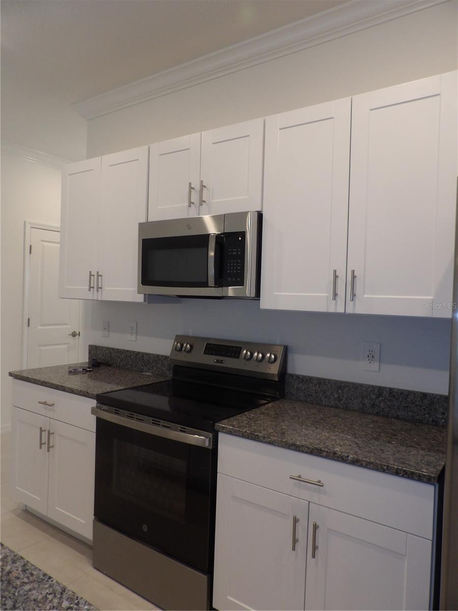 Image 4 of 39 For 9058 Gallantree Place