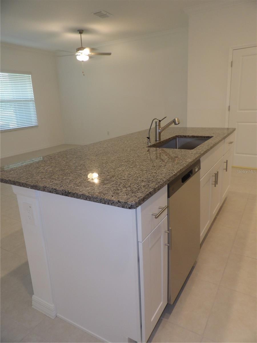 Image 7 of 39 For 9058 Gallantree Place