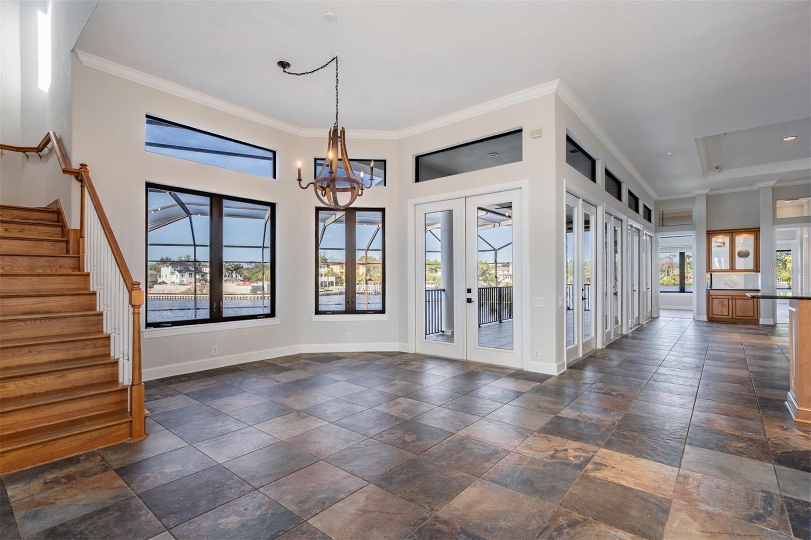 Listing photo id 8 for 62 Central Court