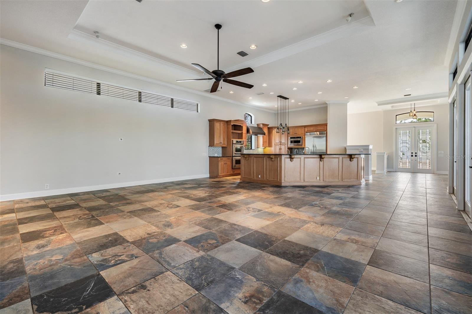 Listing photo id 10 for 62 Central Court