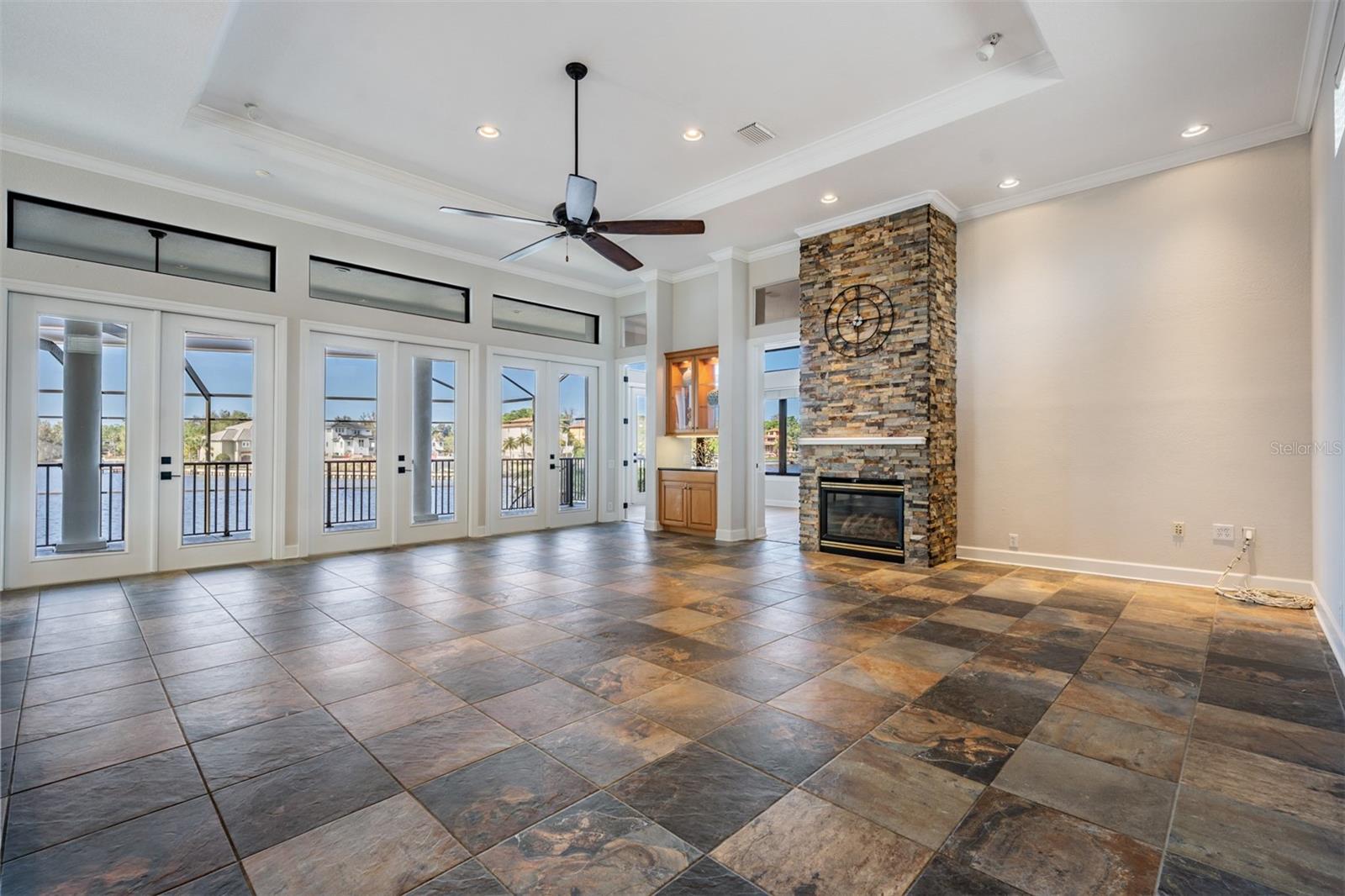 Listing photo id 11 for 62 Central Court