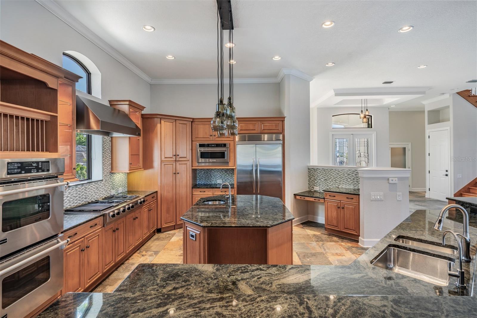 Listing photo id 15 for 62 Central Court