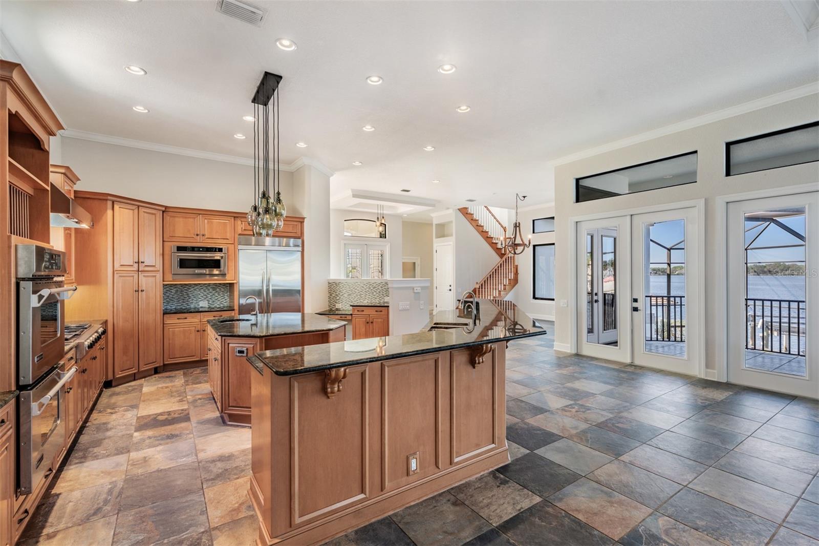 Listing photo id 18 for 62 Central Court