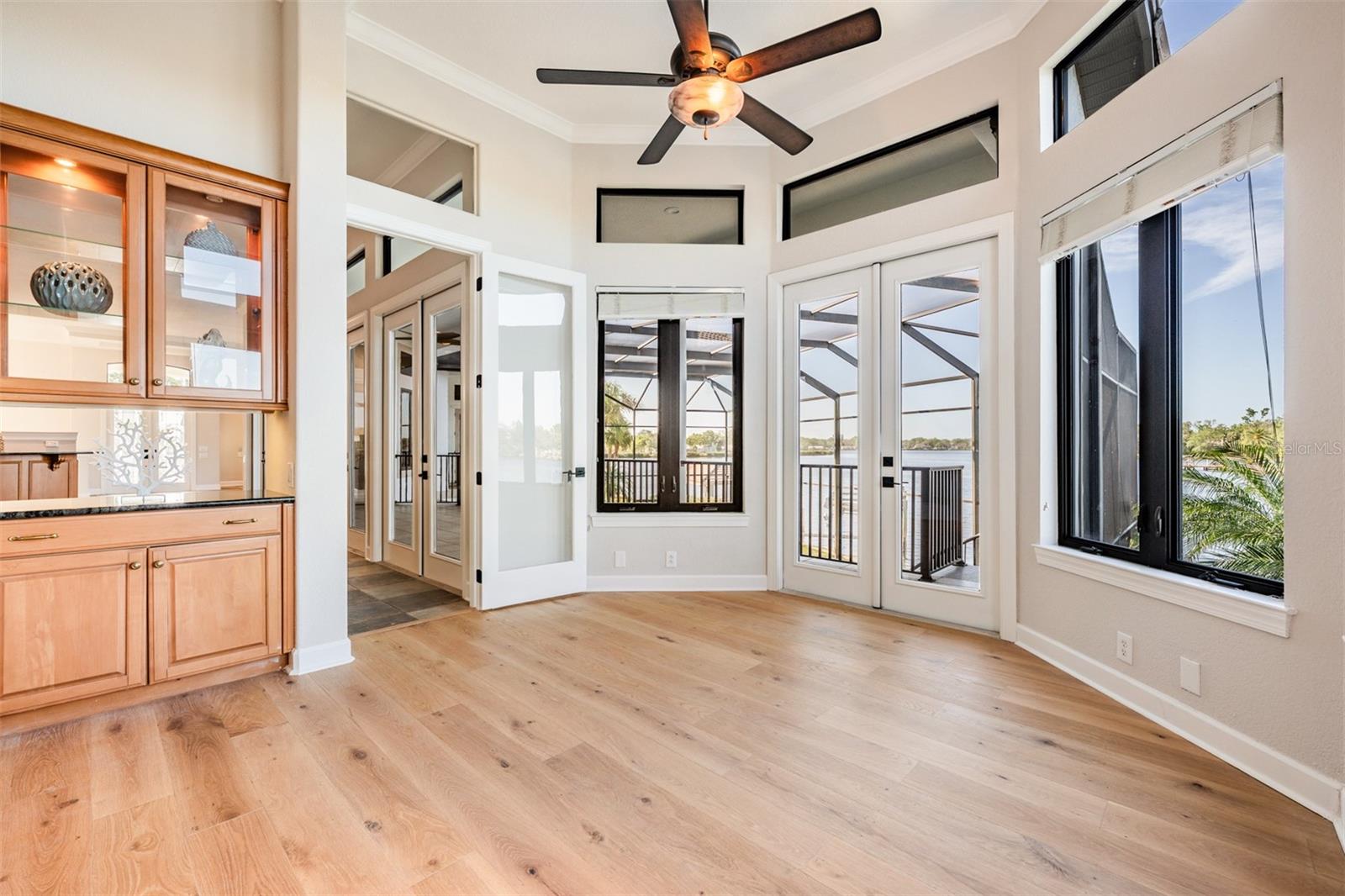 Listing photo id 21 for 62 Central Court