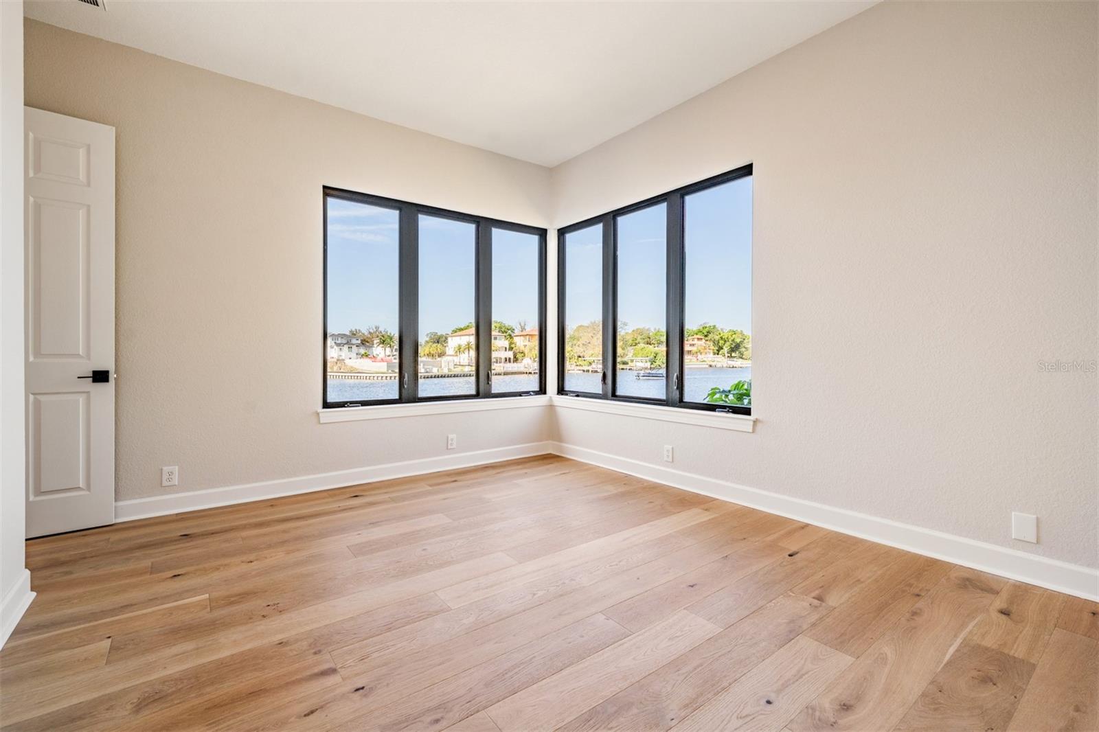 Listing photo id 24 for 62 Central Court