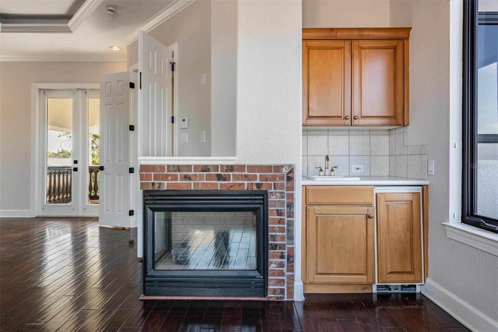 Listing photo id 37 for 62 Central Court