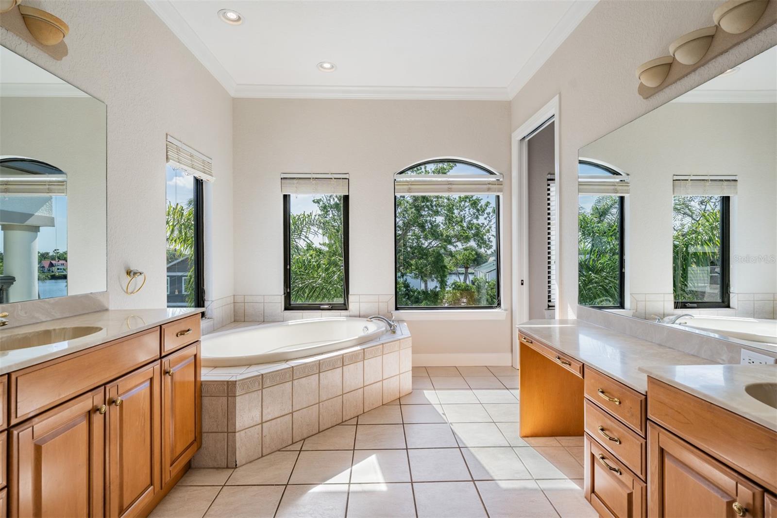 Listing photo id 38 for 62 Central Court