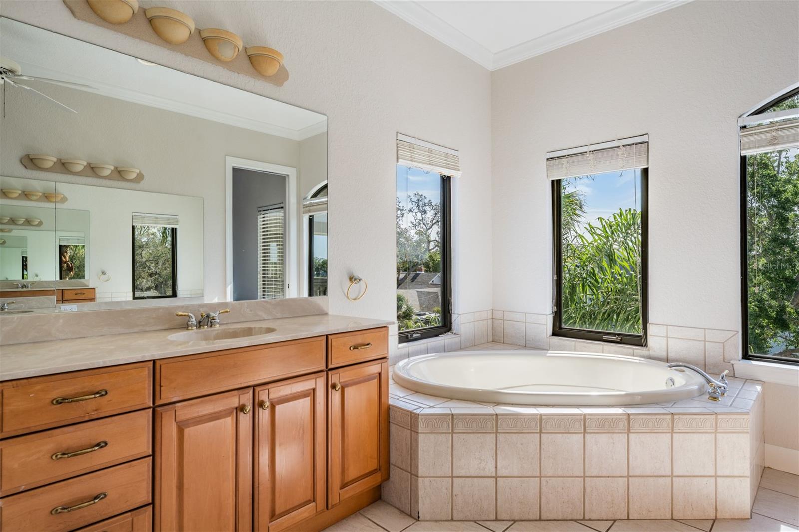 Listing photo id 39 for 62 Central Court