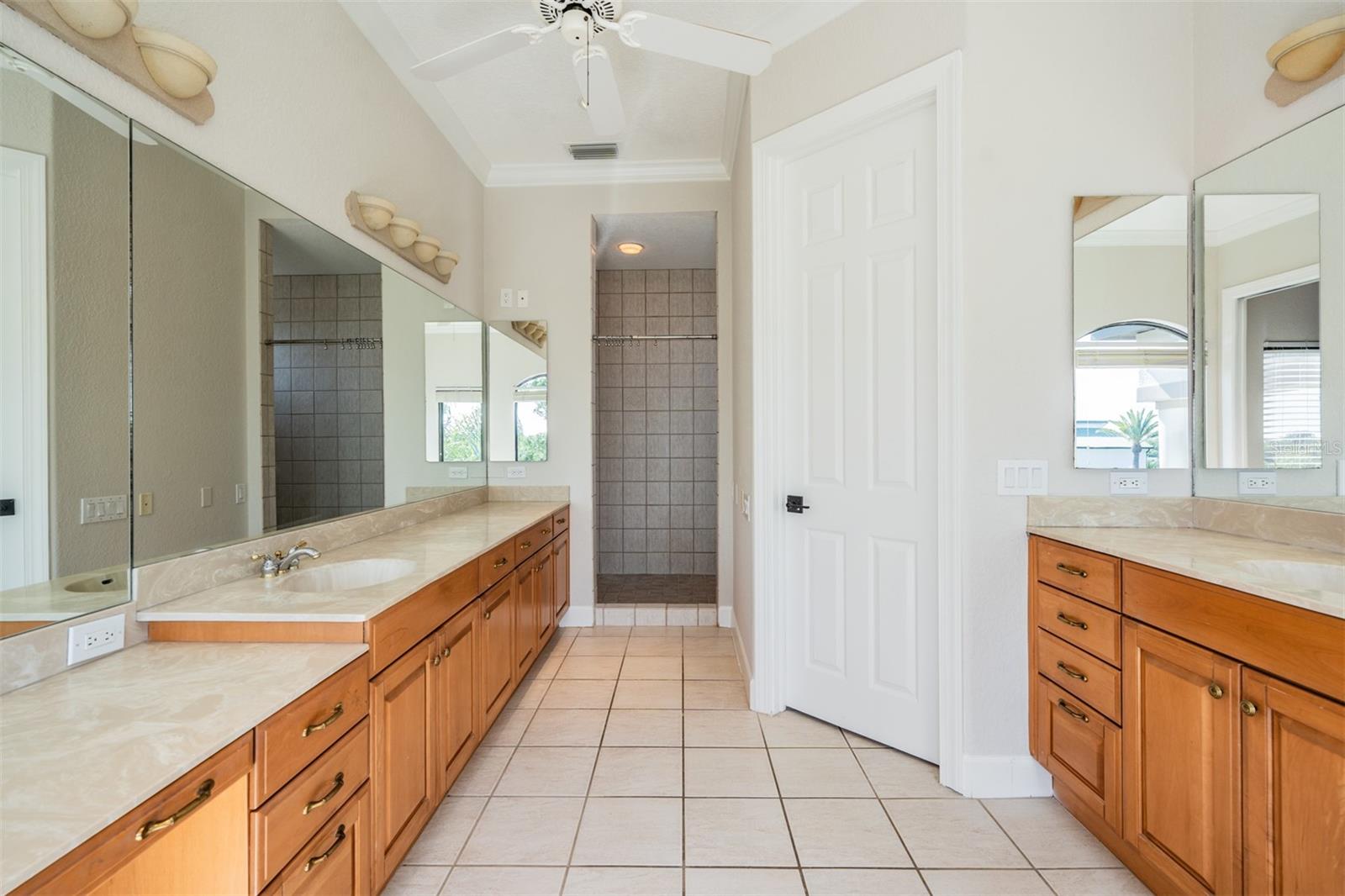 Listing photo id 40 for 62 Central Court