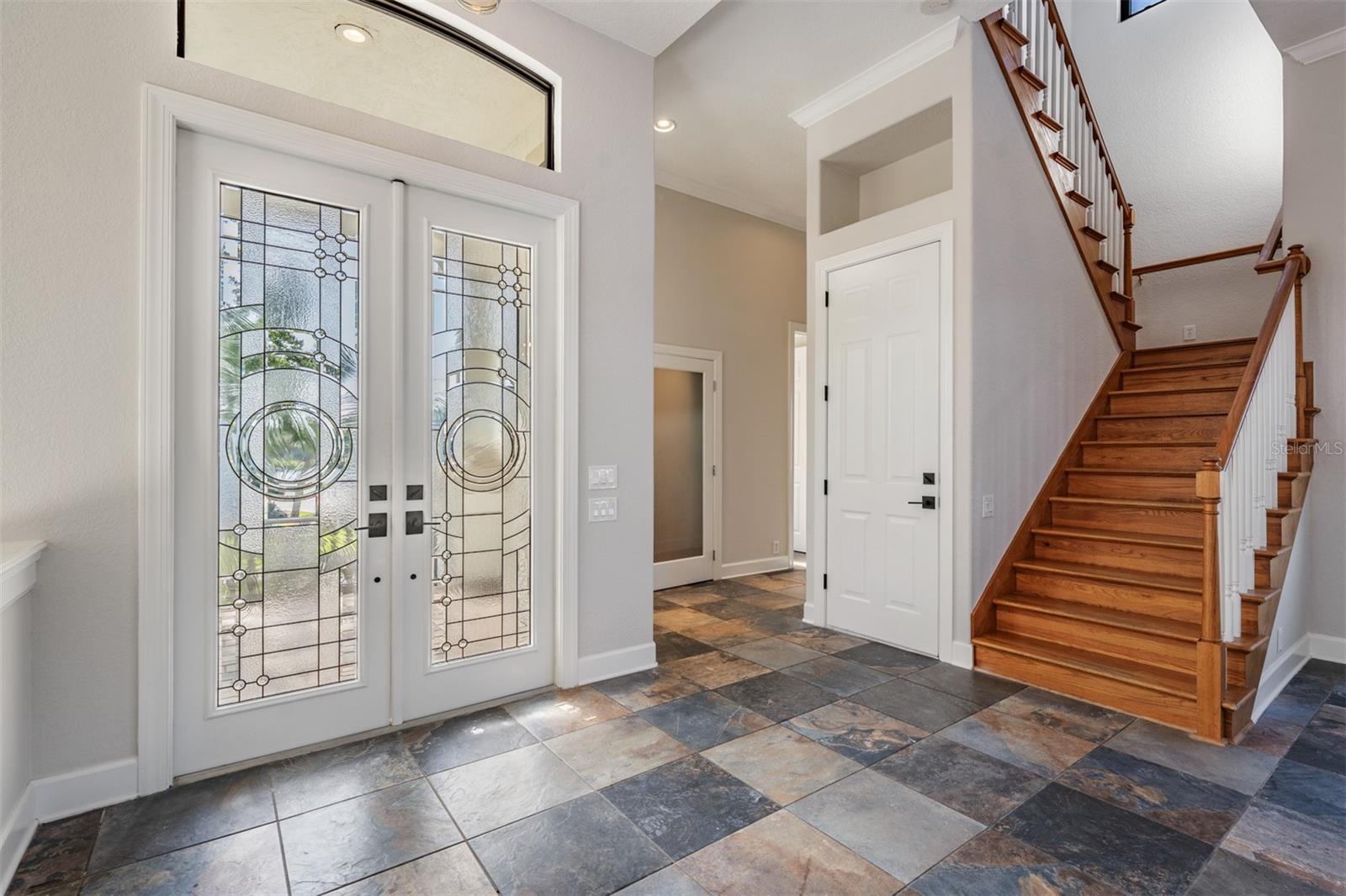 Listing photo id 3 for 62 Central Court