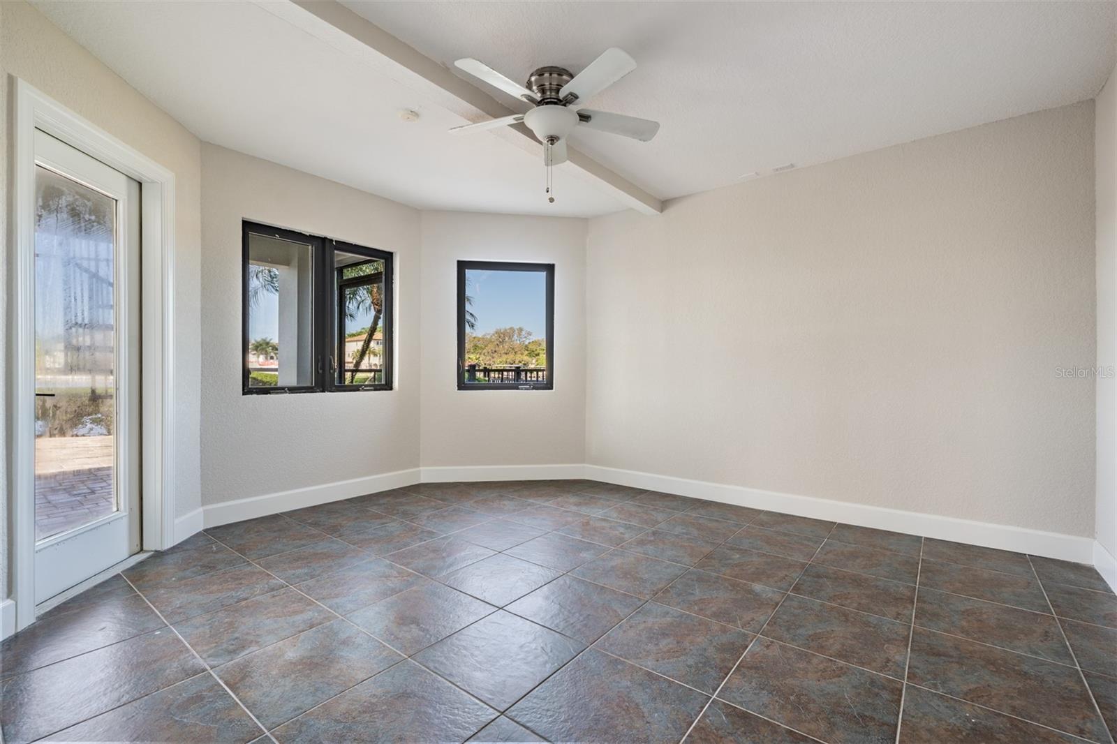 Listing photo id 50 for 62 Central Court