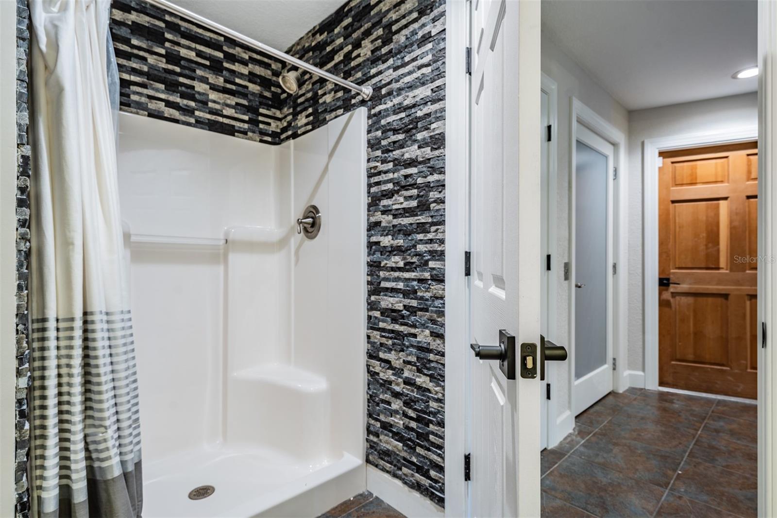 Listing photo id 52 for 62 Central Court