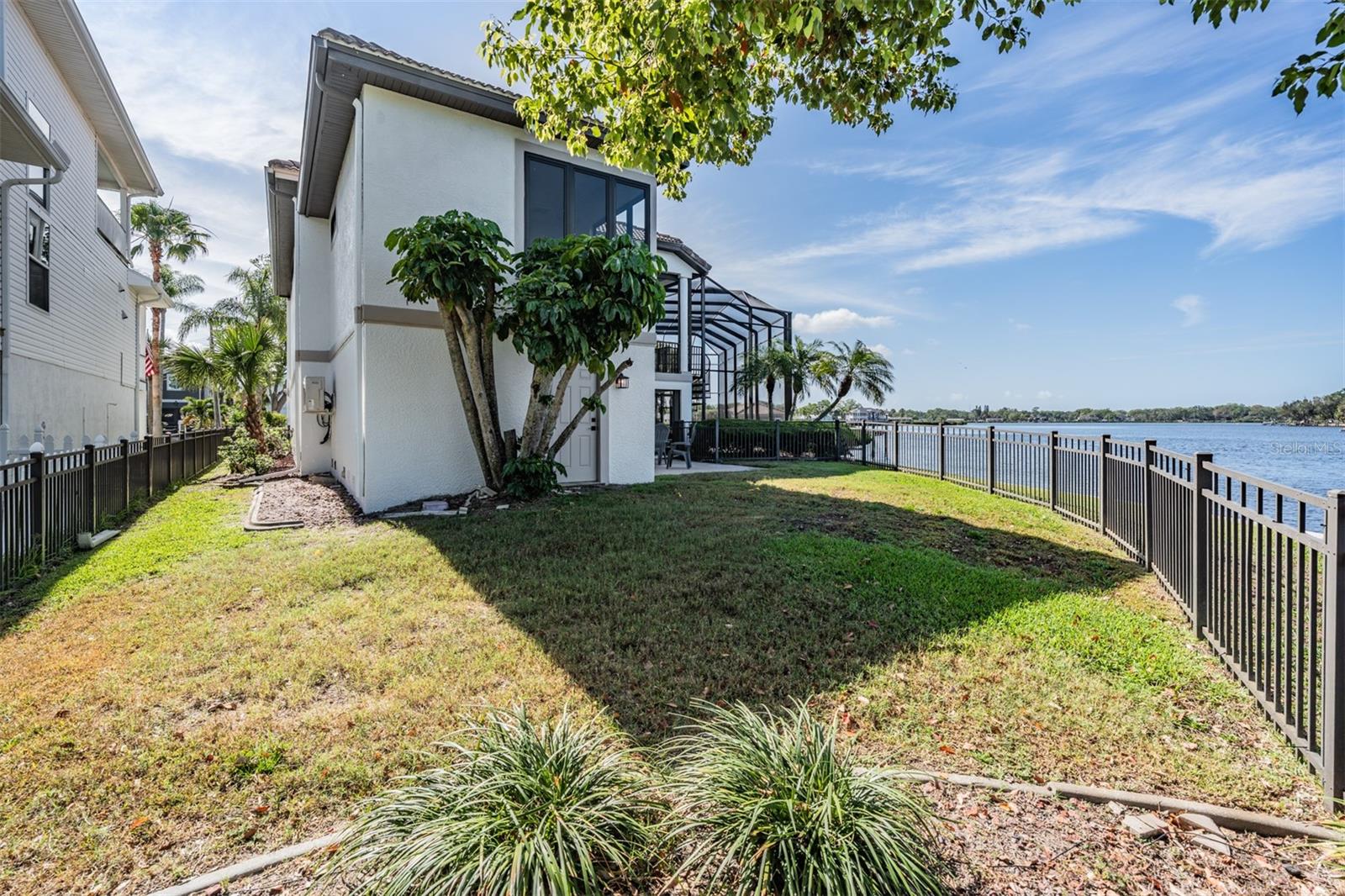 Listing photo id 60 for 62 Central Court