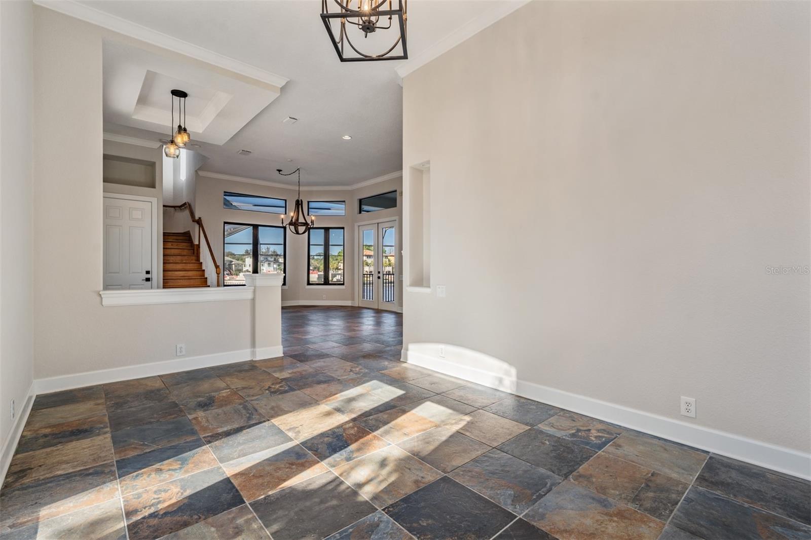 Listing photo id 5 for 62 Central Court