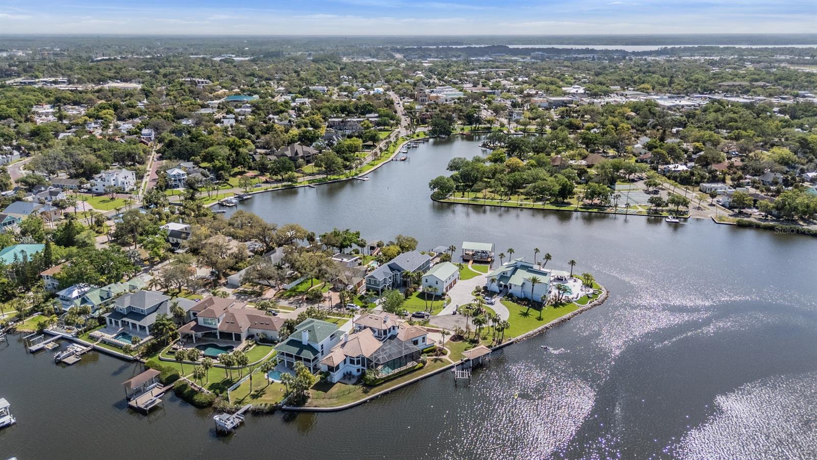 Listing photo id 72 for 62 Central Court