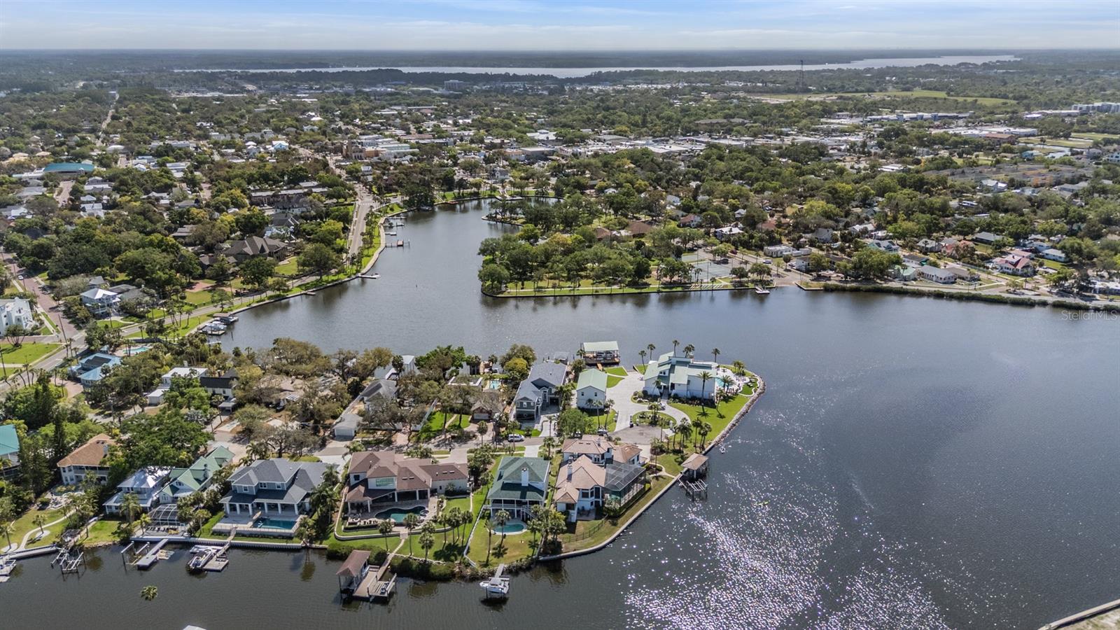 Listing photo id 73 for 62 Central Court