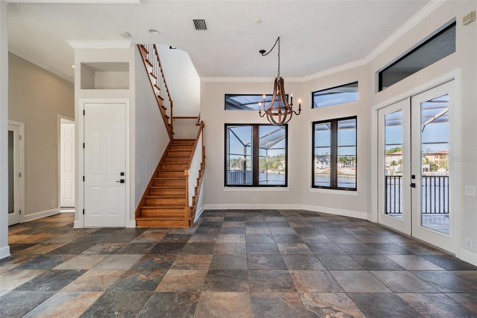 Listing photo id 6 for 62 Central Court