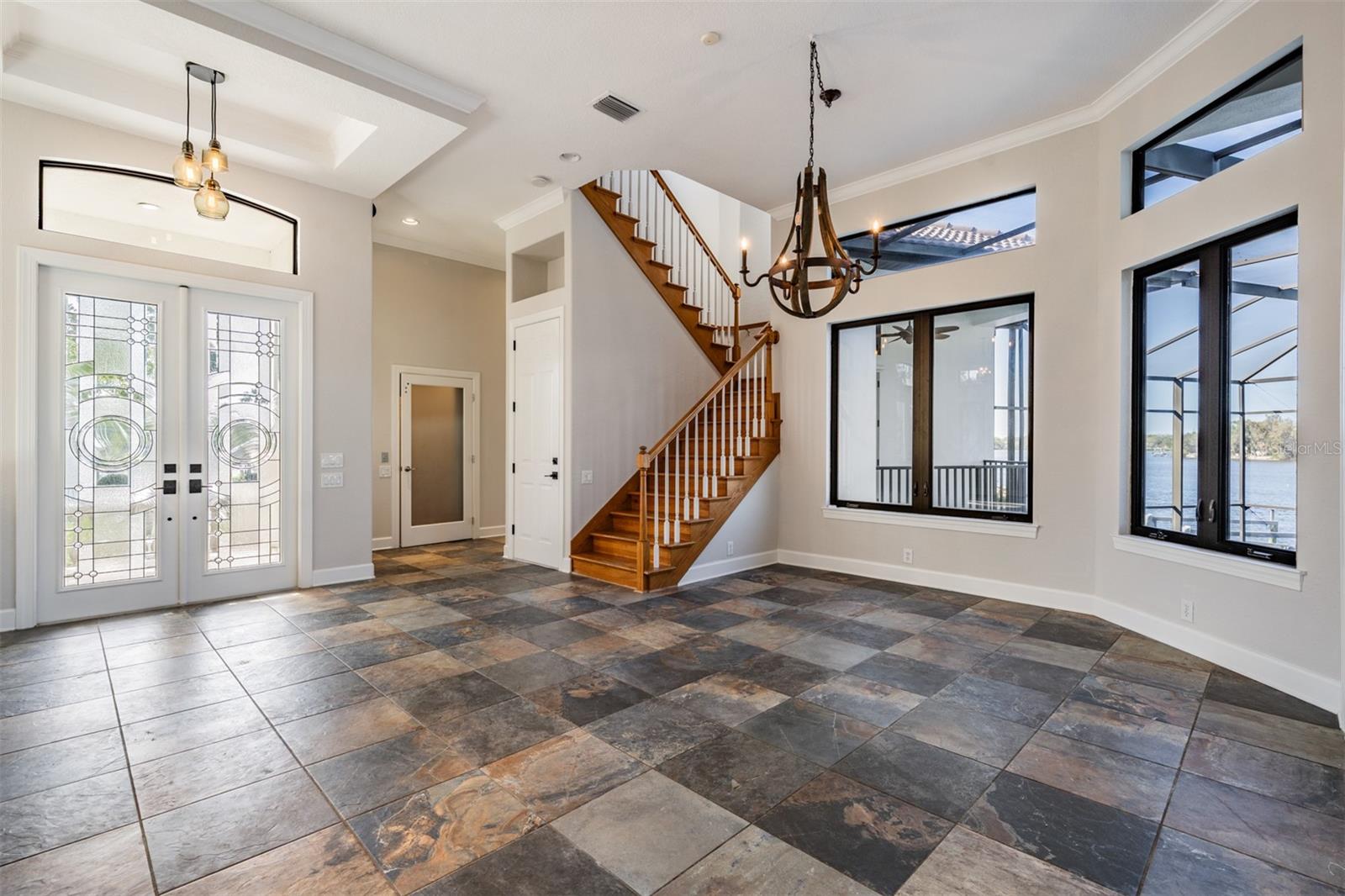 Listing photo id 7 for 62 Central Court