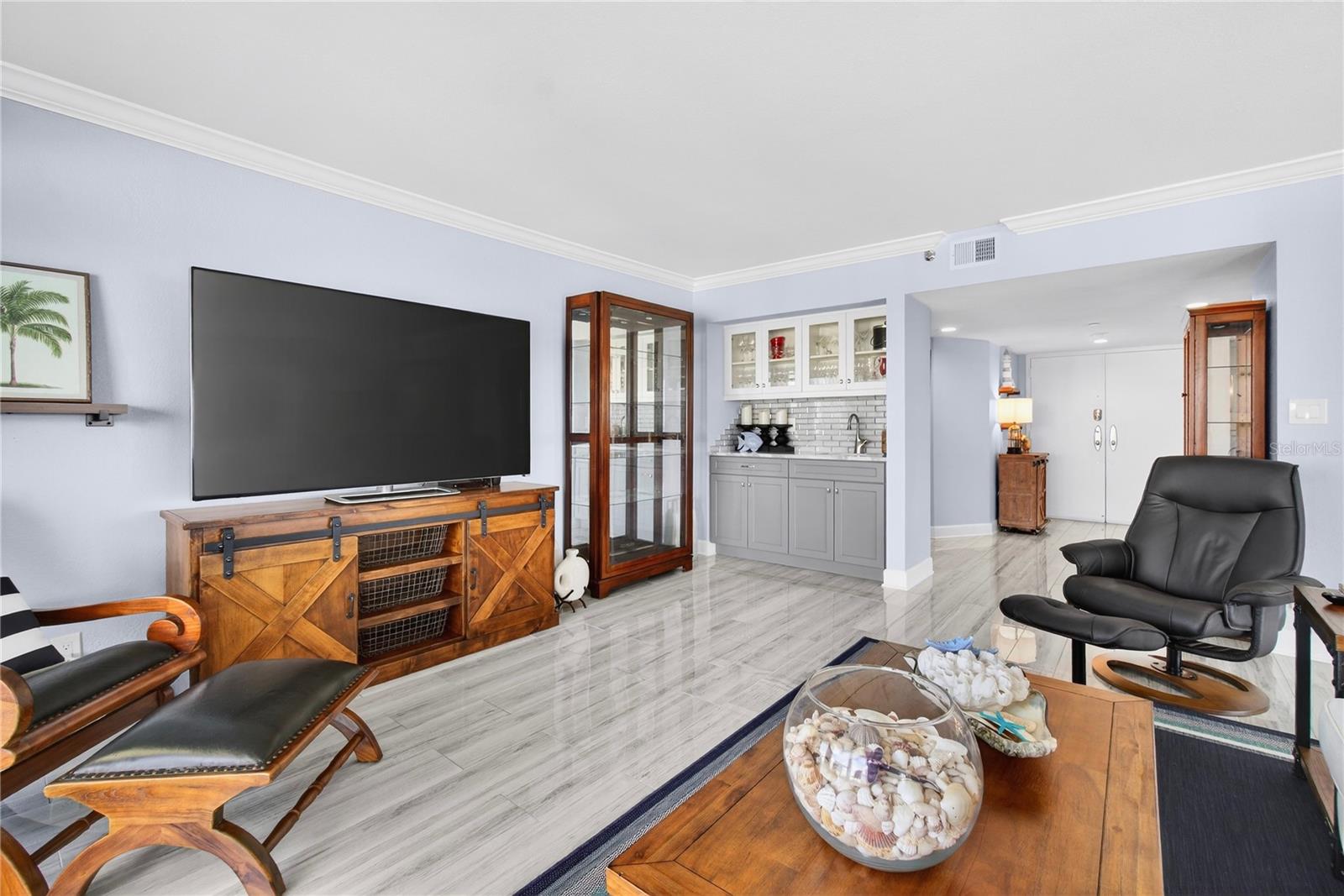 Listing photo id 12 for 1480 Gulf Boulevard 1104