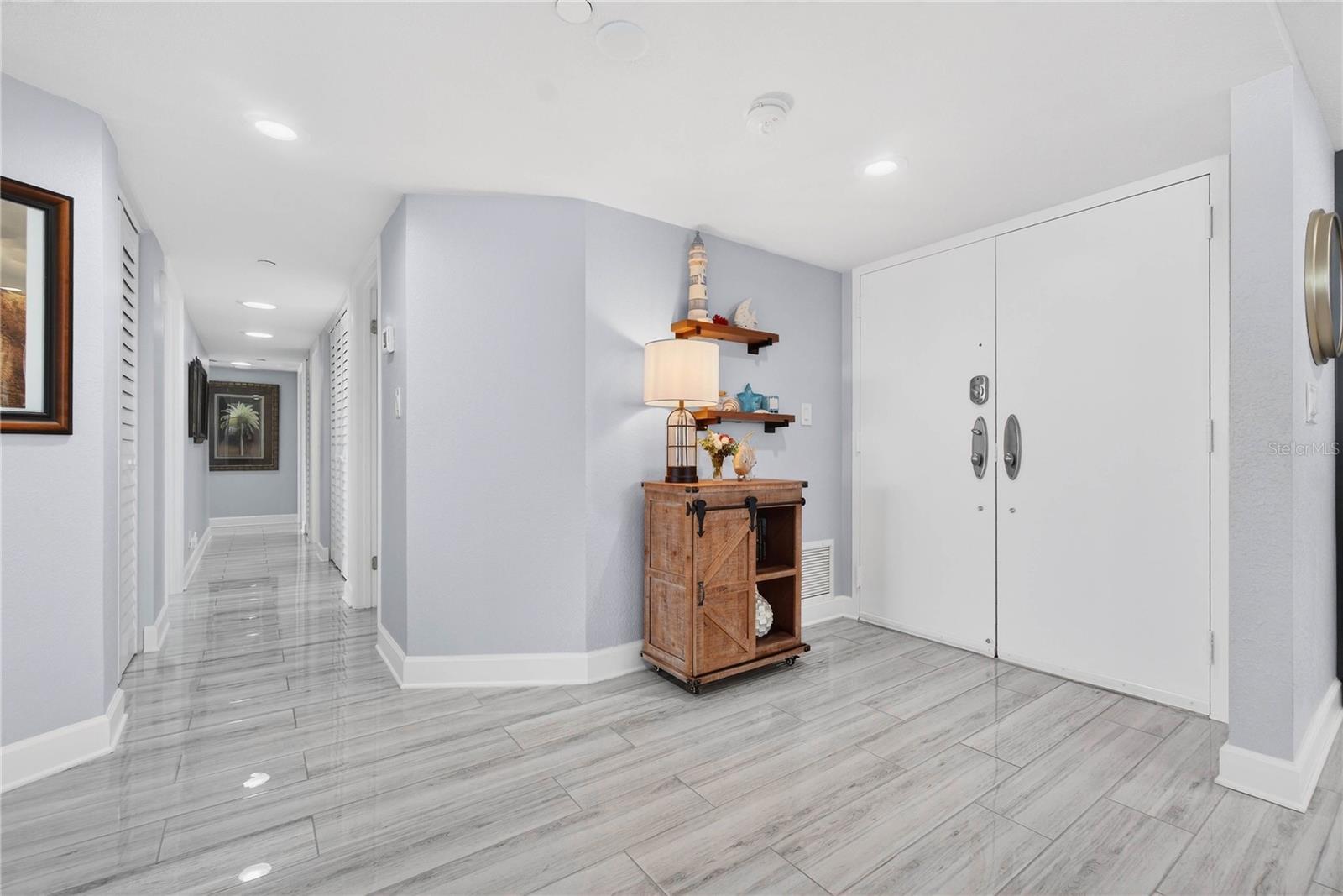 Listing photo id 13 for 1480 Gulf Boulevard 1104