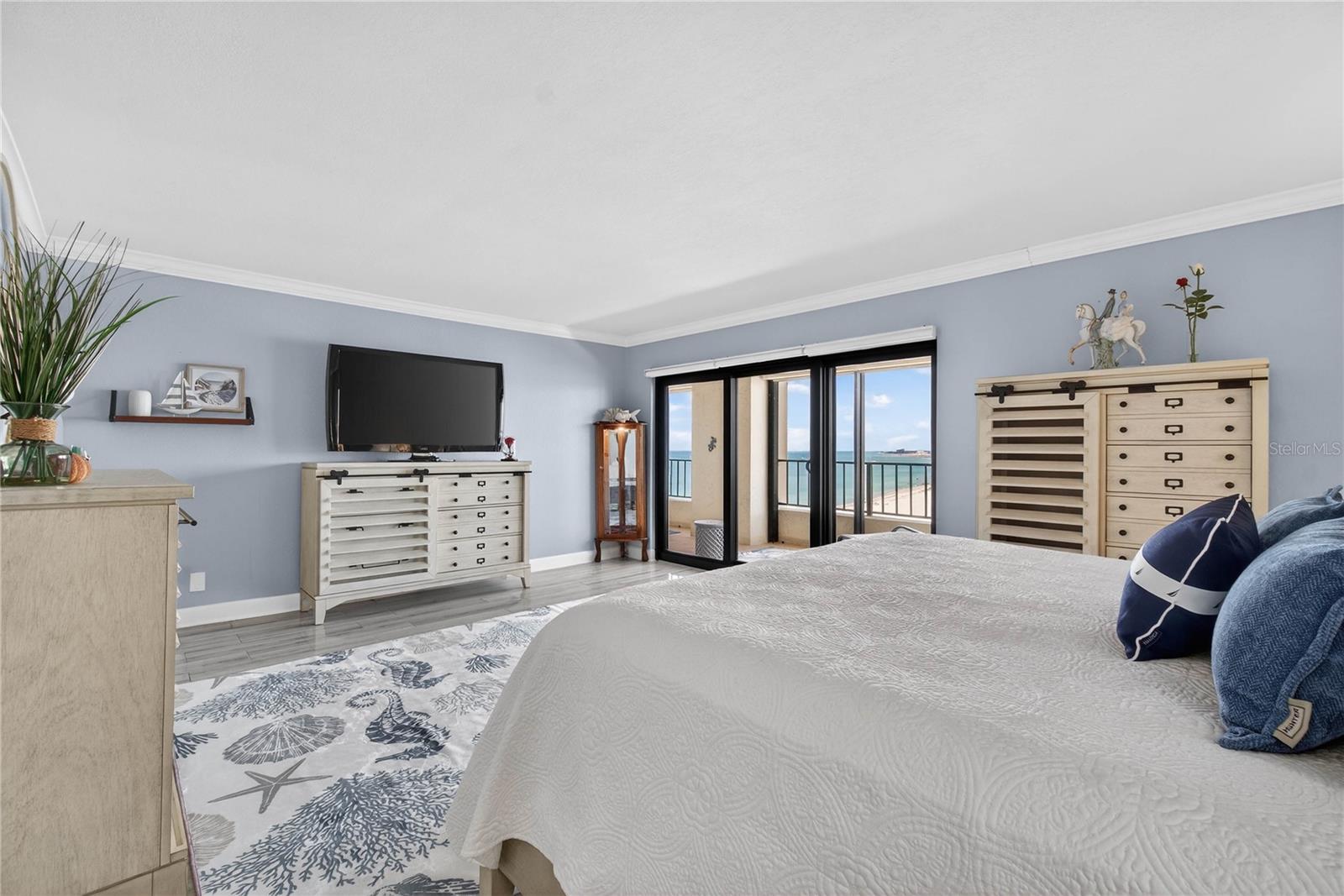 Listing photo id 22 for 1480 Gulf Boulevard 1104