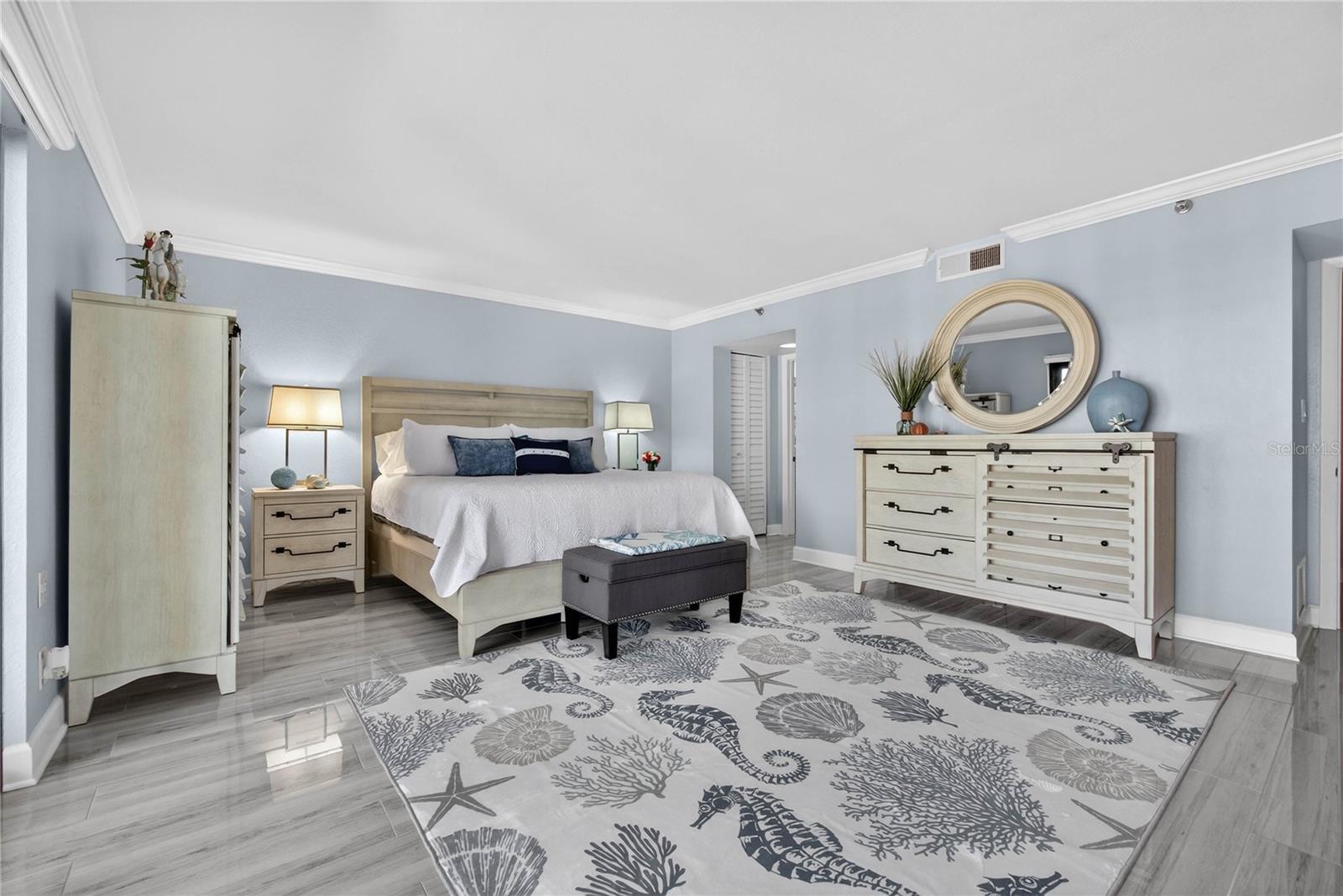 Listing photo id 23 for 1480 Gulf Boulevard 1104