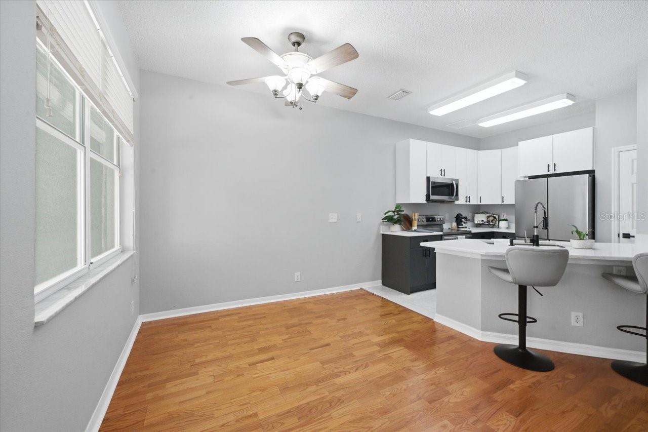 Image 12 of 51 For 752 Vallance Way Ne